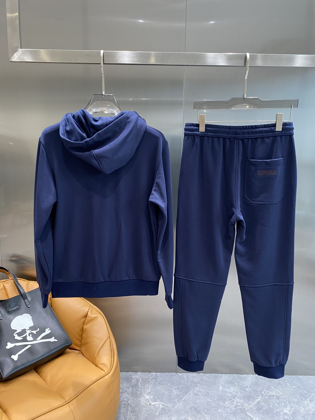 《𝙉𝙚𝙬🤍🖤杰尼家》2025秋冬新款套装 走秀款 定制面料 搭配夹克版型设计 非常洋气 版型超好不易褶皱