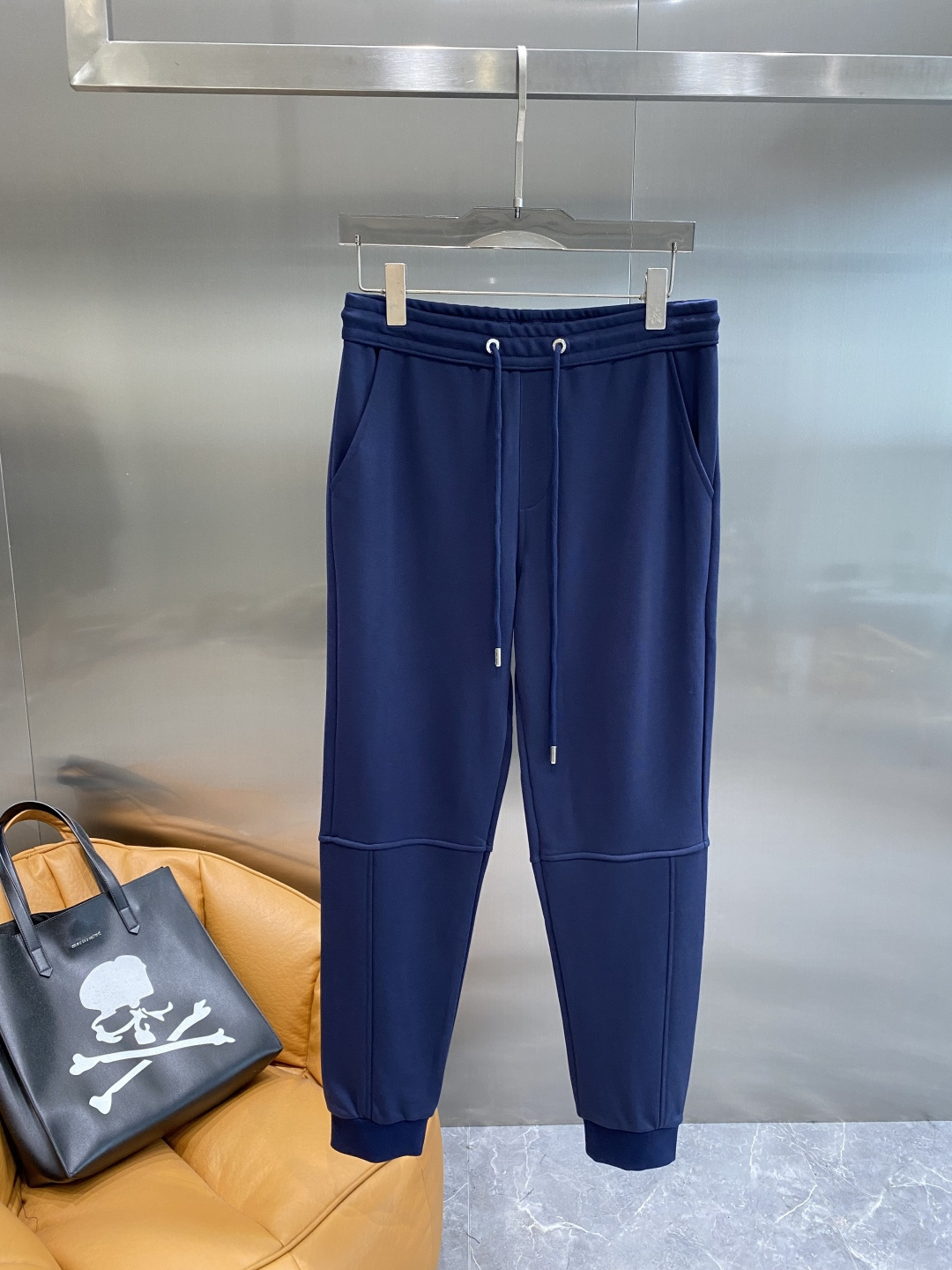 《𝙉𝙚𝙬🤍🖤杰尼家》2025秋冬新款套装 走秀款 定制面料 搭配夹克版型设计 非常洋气 版型超好不易褶皱