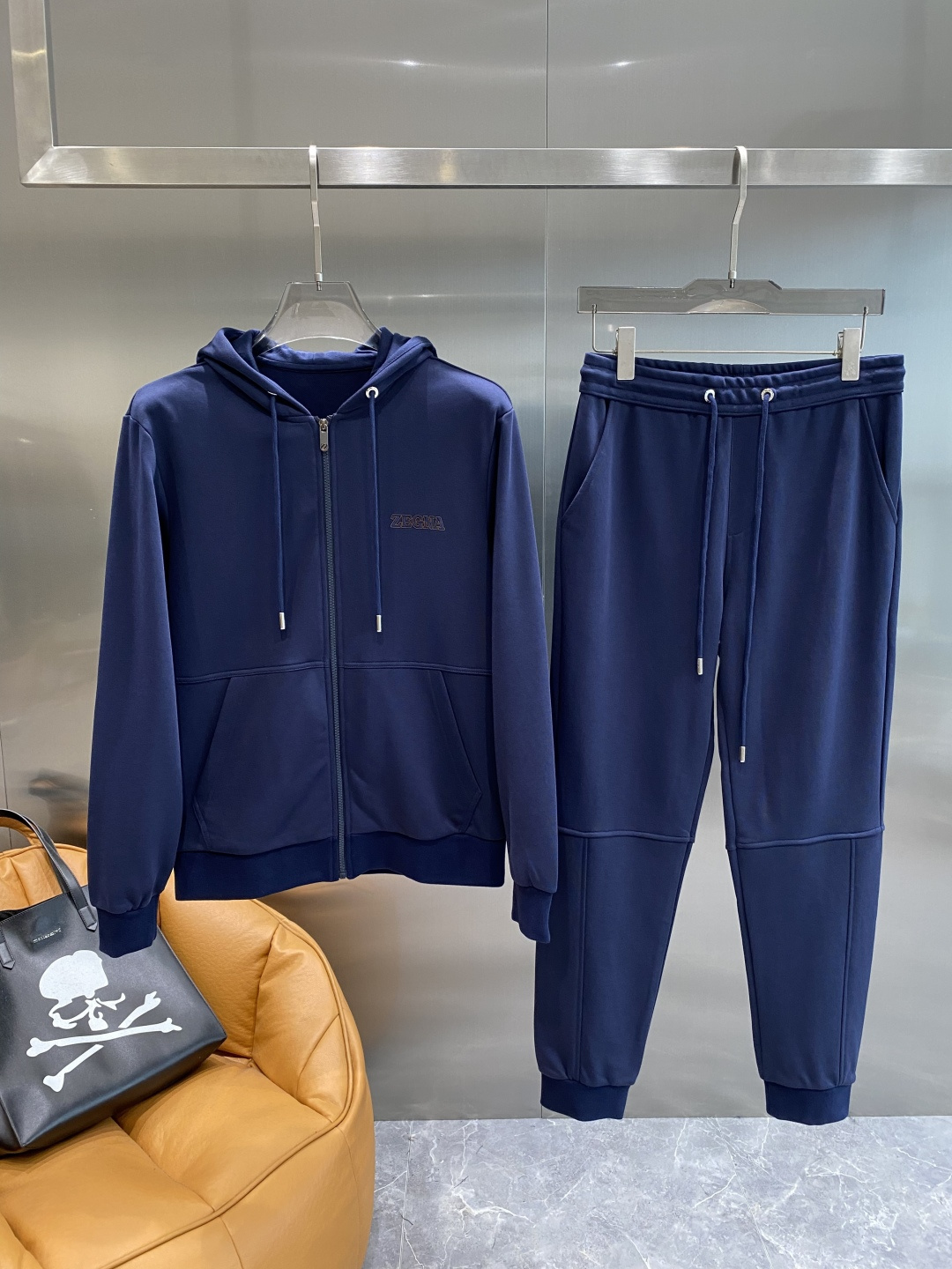 《𝙉𝙚𝙬🤍🖤杰尼家》2025秋冬新款套装 走秀款 定制面料 搭配夹克版型设计 非常洋气 版型超好不易褶皱