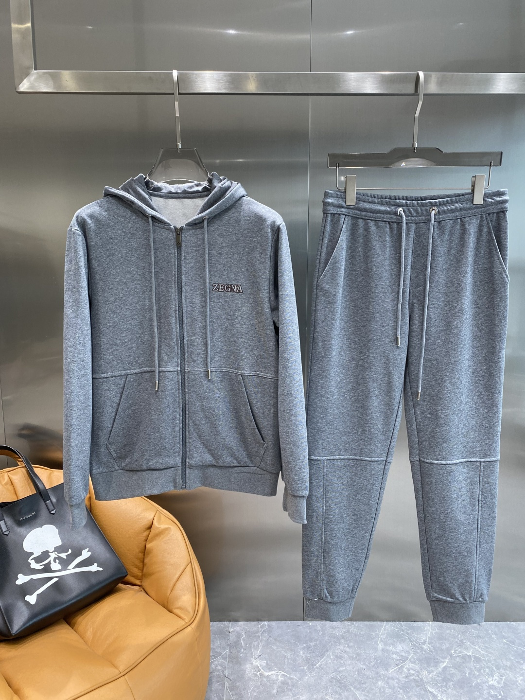 《𝙉𝙚𝙬🤍🖤杰尼家》2025秋冬新款套装 走秀款 定制面料 搭配夹克版型设计 非常洋气 版型超好不易褶皱