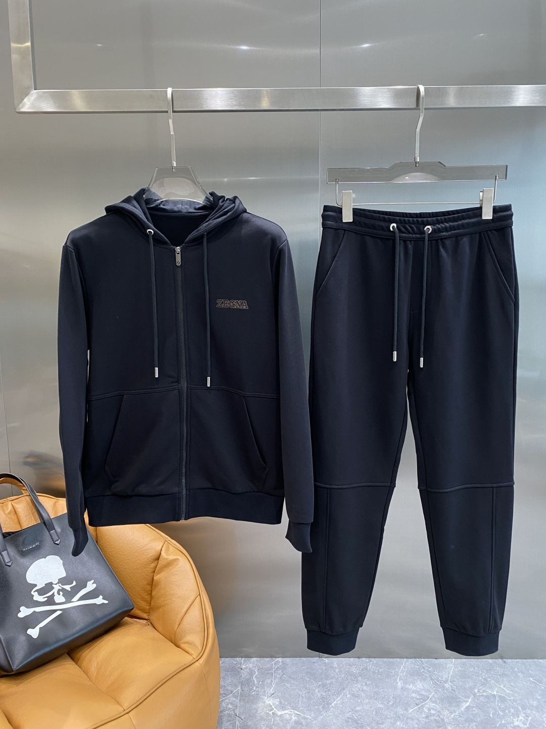 《𝙉𝙚𝙬🤍🖤杰尼家》2025秋冬新款套装 走秀款 定制面料 搭配夹克版型设计 非常洋气 版型超好不易褶皱