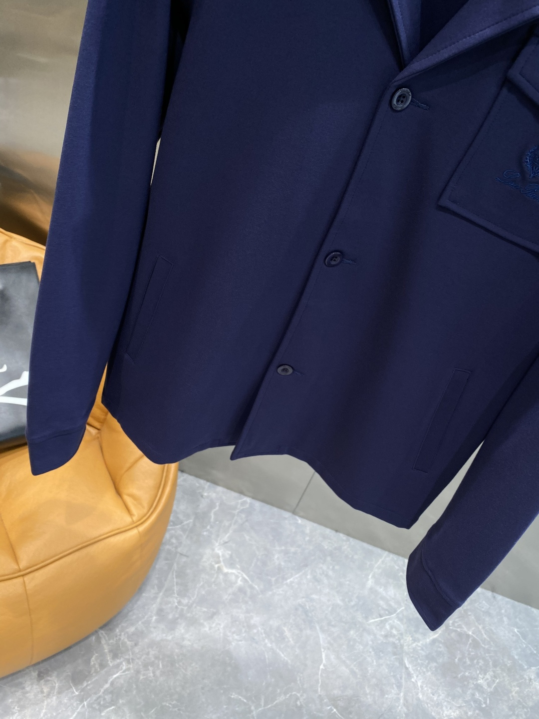 《𝙉𝙚𝙬🤍🖤lP🆕家》2025秋冬新款套装 走秀款 定制面料 搭配夹克版型设计 非常洋气 版型超好不易褶