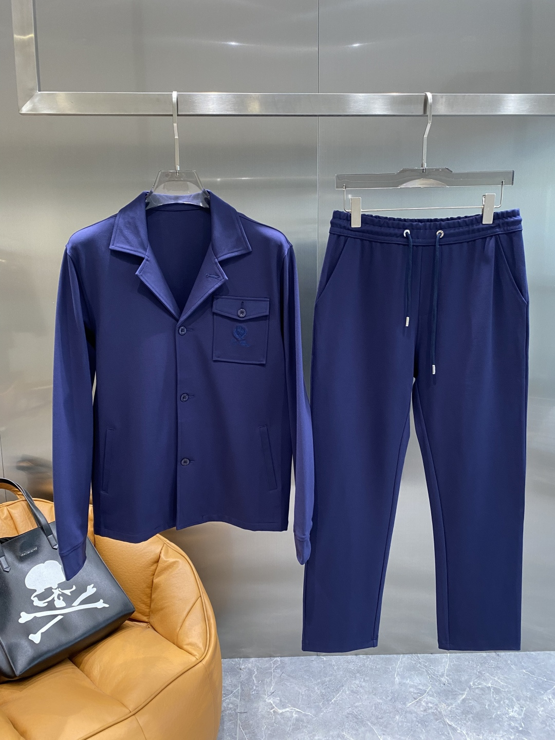 《𝙉𝙚𝙬🤍🖤lP🆕家》2025秋冬新款套装 走秀款 定制面料 搭配夹克版型设计 非常洋气 版型超好不易褶