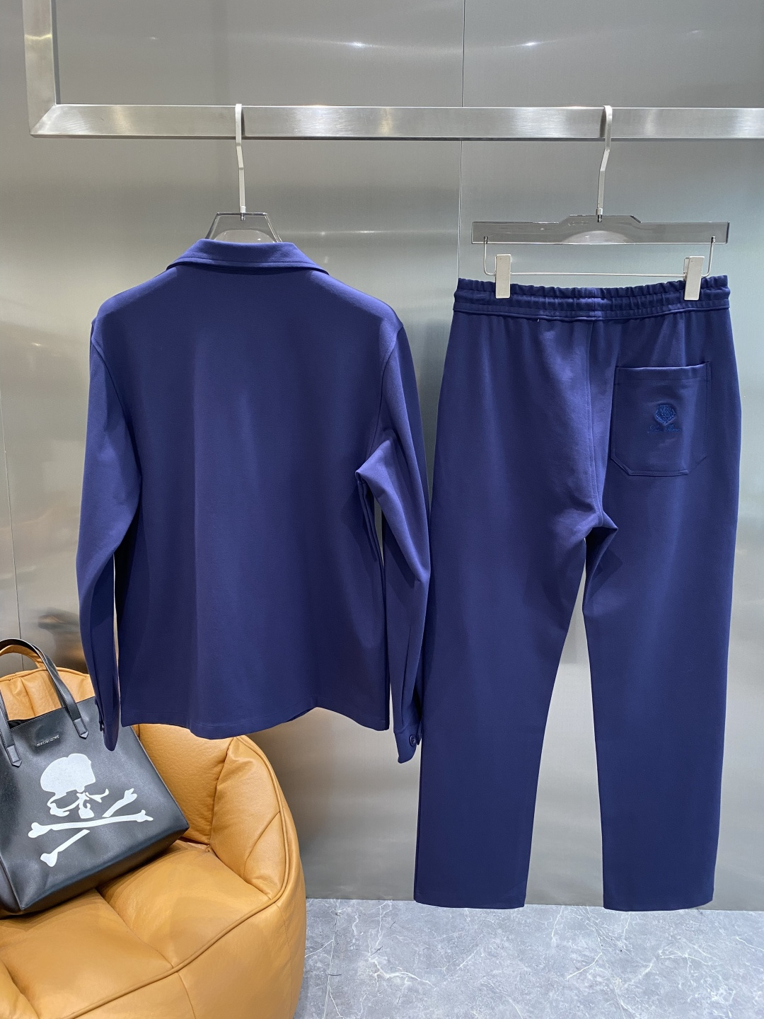 《𝙉𝙚𝙬🤍🖤lP🆕家》2025秋冬新款套装 走秀款 定制面料 搭配夹克版型设计 非常洋气 版型超好不易褶