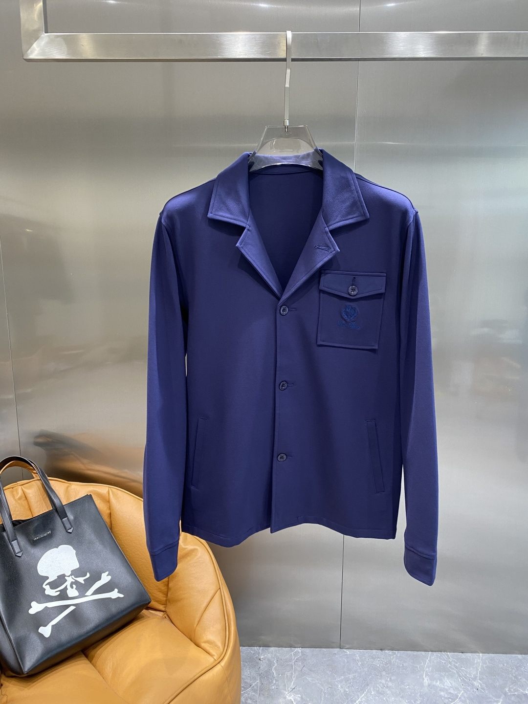 《𝙉𝙚𝙬🤍🖤lP🆕家》2025秋冬新款套装 走秀款 定制面料 搭配夹克版型设计 非常洋气 版型超好不易褶