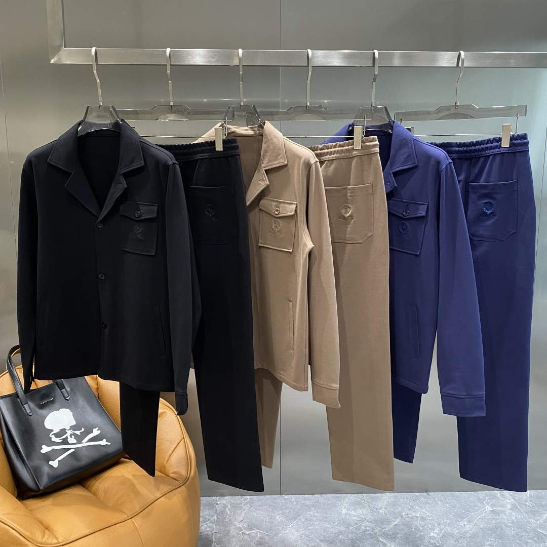 《𝙉𝙚𝙬🤍🖤lP🆕家》2025秋冬新款套装 走秀款 定制面料 搭配夹克版型设计 非常洋气 版型超好不易褶