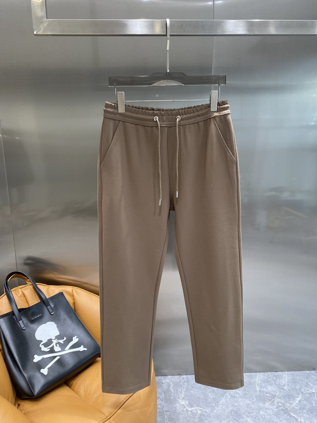 《𝙉𝙚𝙬🤍🖤lP🆕家》2025秋冬新款套装 走秀款 定制面料 搭配夹克版型设计 非常洋气 版型超好不易褶