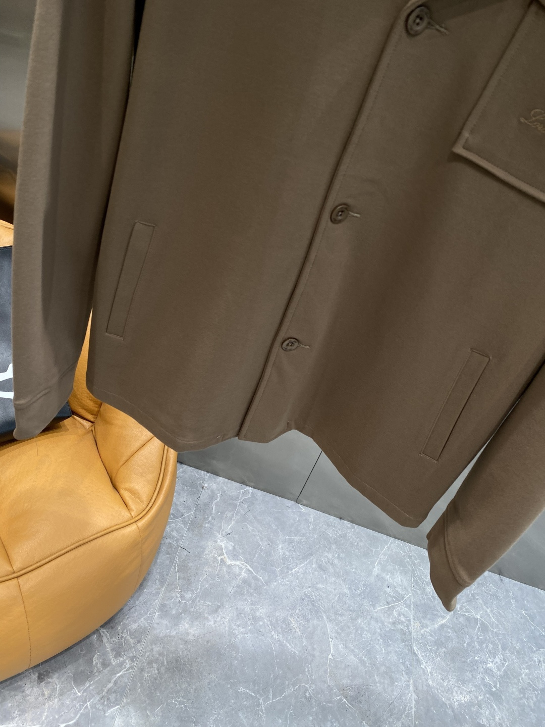 《𝙉𝙚𝙬🤍🖤lP🆕家》2025秋冬新款套装 走秀款 定制面料 搭配夹克版型设计 非常洋气 版型超好不易褶