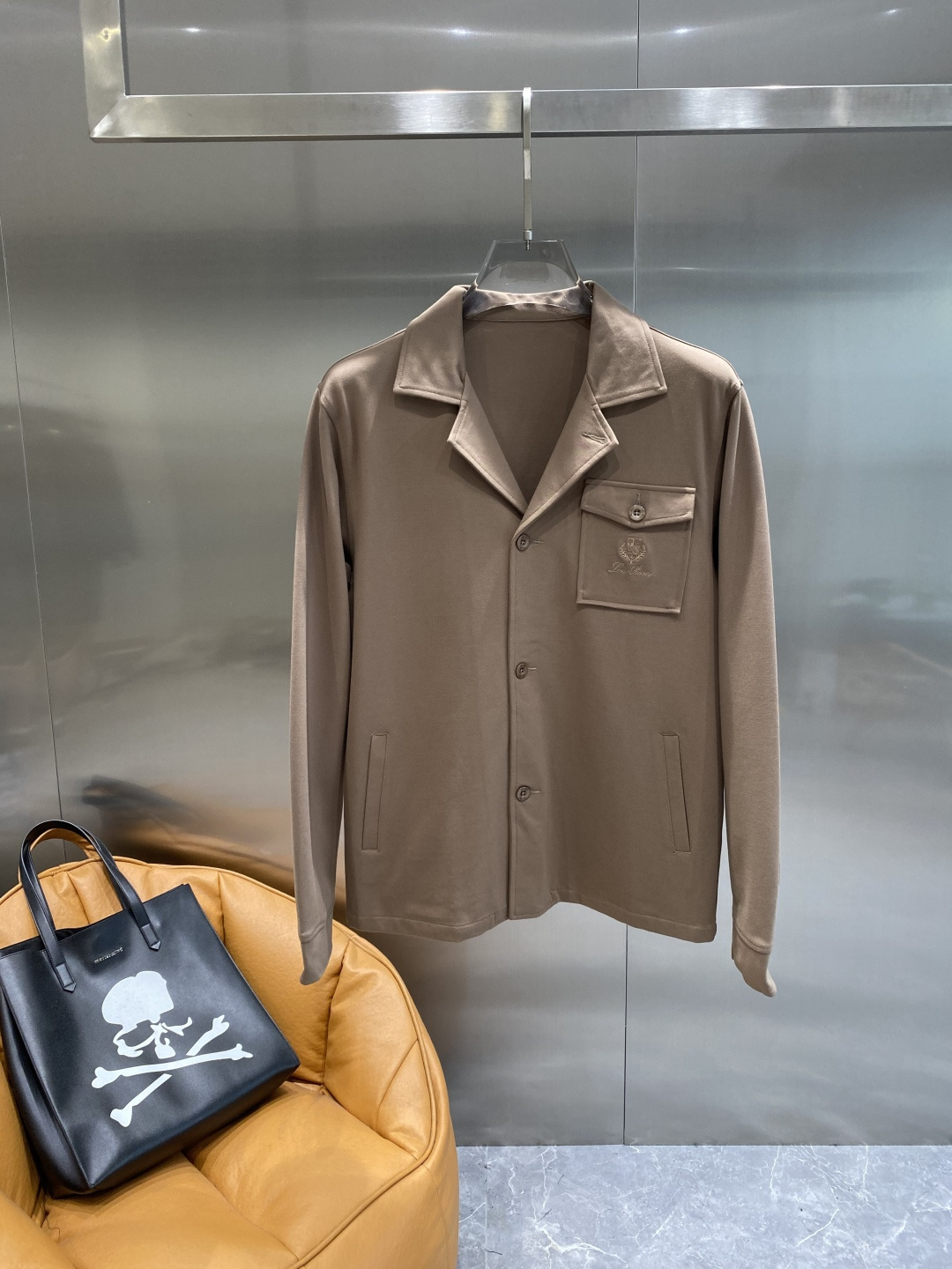 《𝙉𝙚𝙬🤍🖤lP🆕家》2025秋冬新款套装 走秀款 定制面料 搭配夹克版型设计 非常洋气 版型超好不易褶