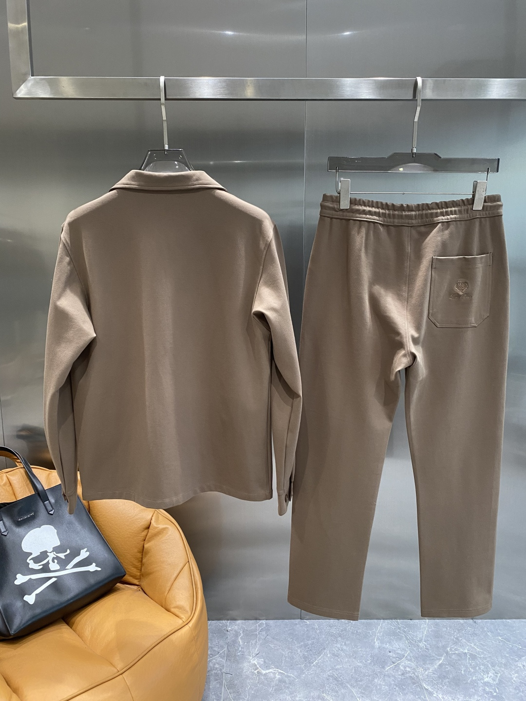 《𝙉𝙚𝙬🤍🖤lP🆕家》2025秋冬新款套装 走秀款 定制面料 搭配夹克版型设计 非常洋气 版型超好不易褶