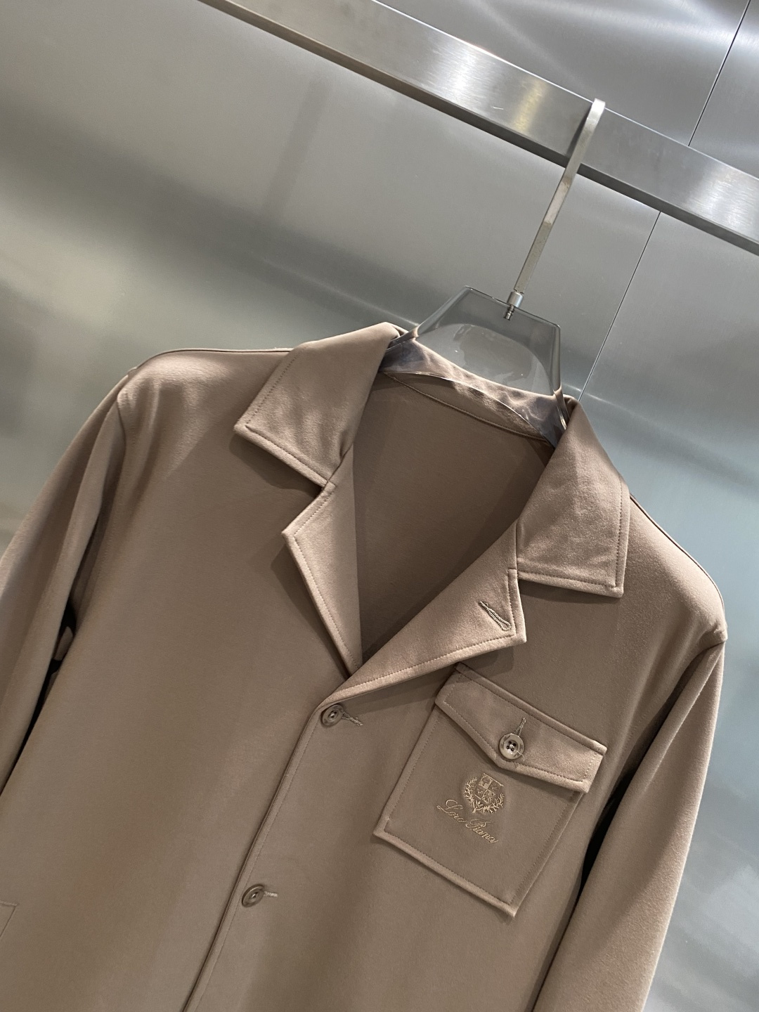 《𝙉𝙚𝙬🤍🖤lP🆕家》2025秋冬新款套装 走秀款 定制面料 搭配夹克版型设计 非常洋气 版型超好不易褶