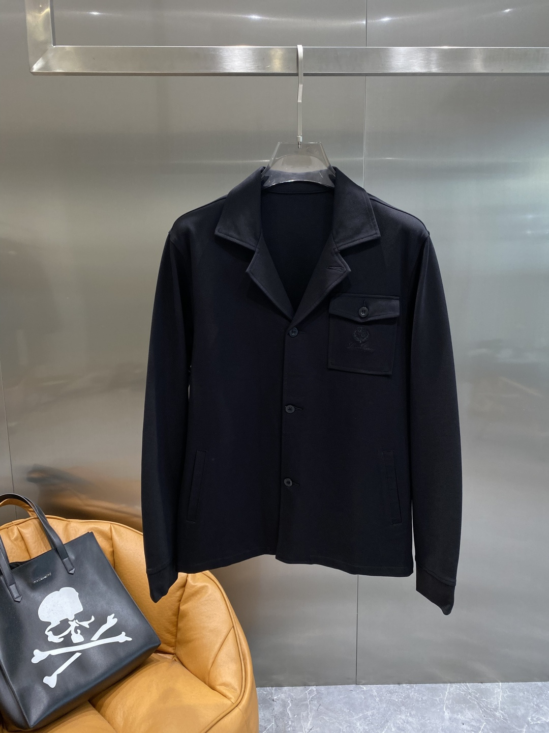 《𝙉𝙚𝙬🤍🖤lP🆕家》2025秋冬新款套装 走秀款 定制面料 搭配夹克版型设计 非常洋气 版型超好不易褶