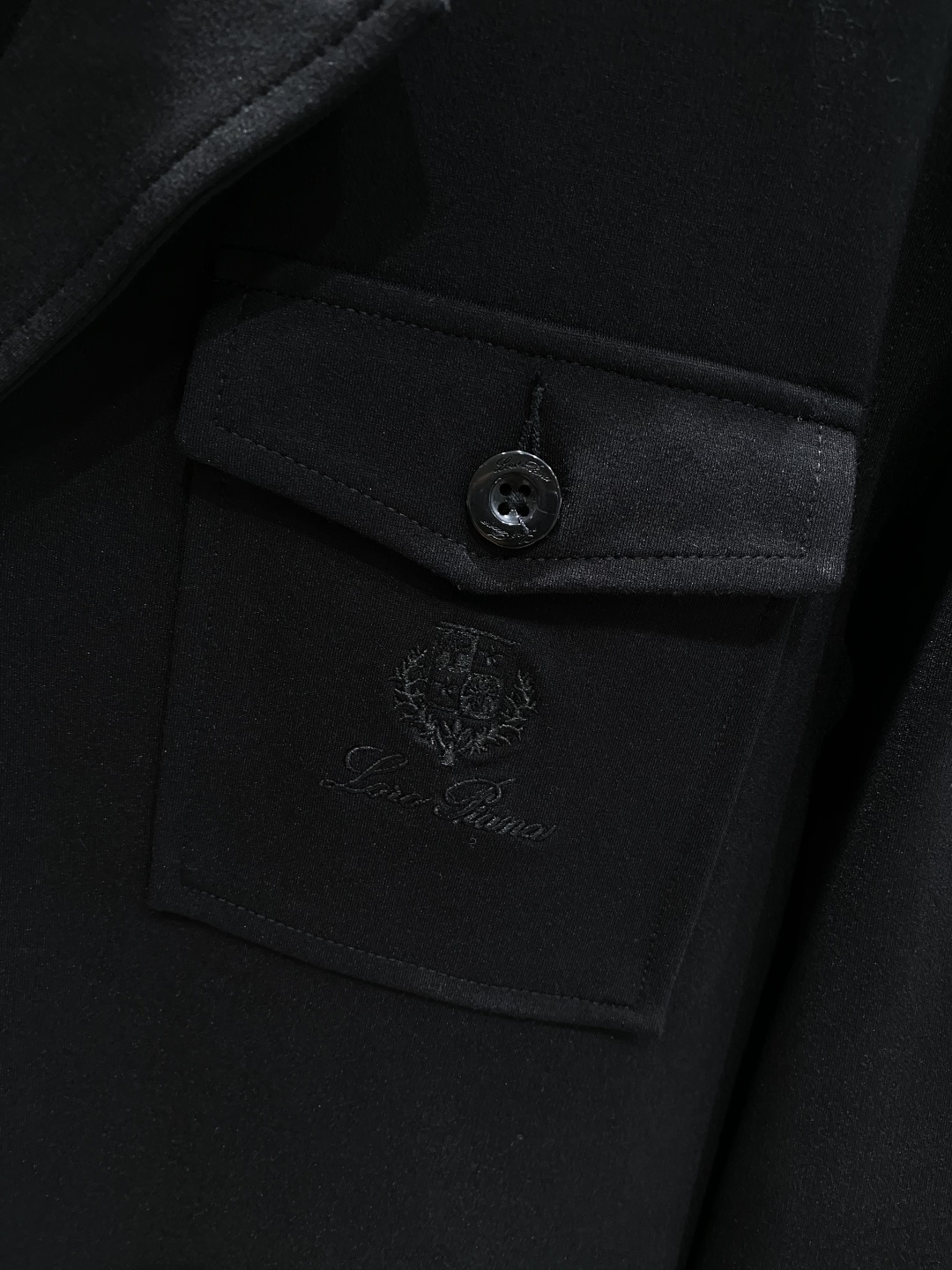 《𝙉𝙚𝙬🤍🖤lP🆕家》2025秋冬新款套装 走秀款 定制面料 搭配夹克版型设计 非常洋气 版型超好不易褶