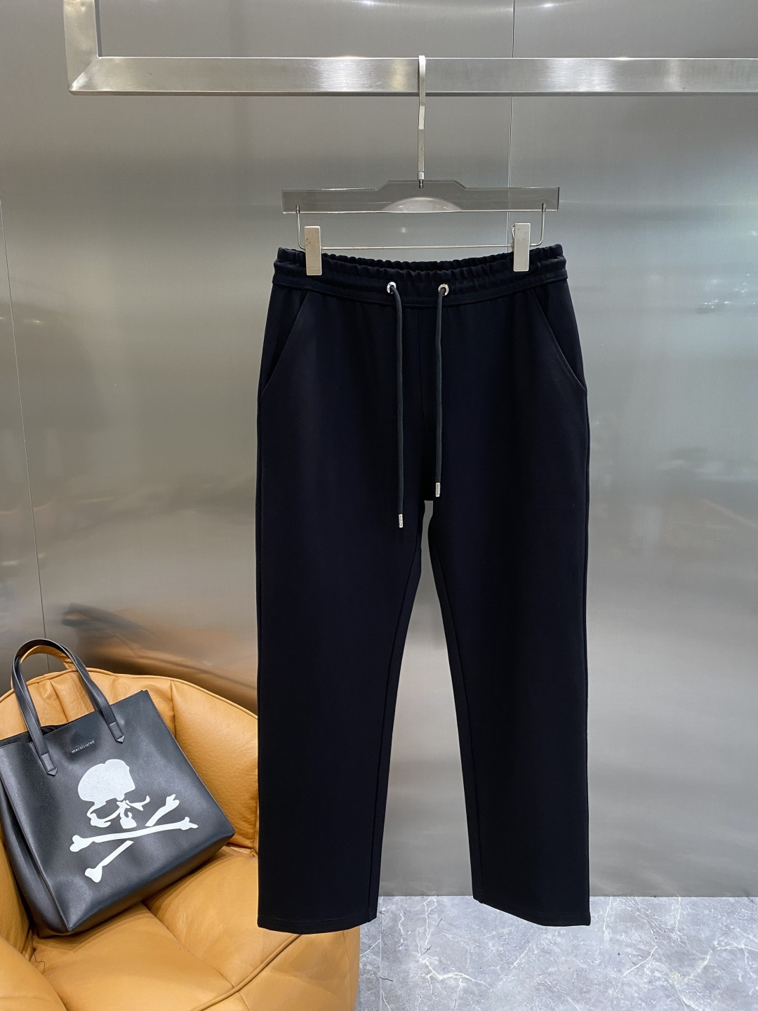 《𝙉𝙚𝙬🤍🖤lP🆕家》2025秋冬新款套装 走秀款 定制面料 搭配夹克版型设计 非常洋气 版型超好不易褶