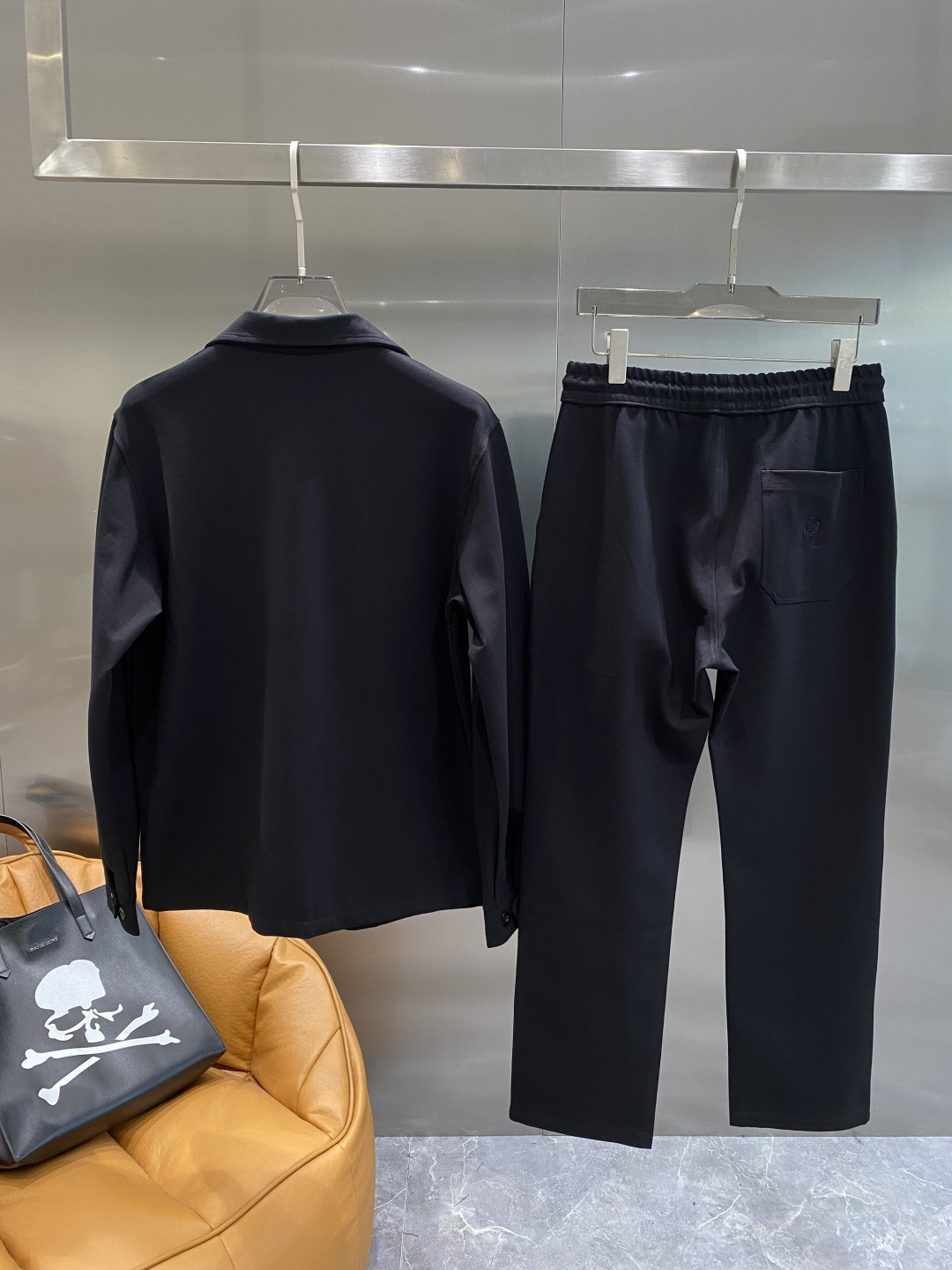 《𝙉𝙚𝙬🤍🖤lP🆕家》2025秋冬新款套装 走秀款 定制面料 搭配夹克版型设计 非常洋气 版型超好不易褶