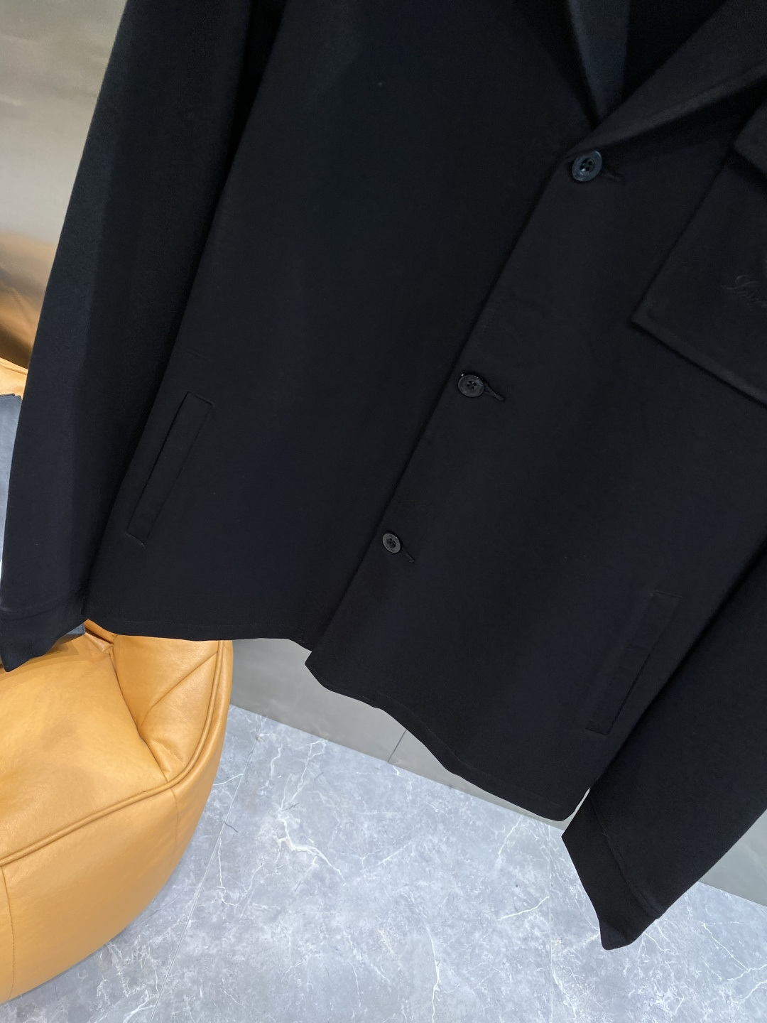 《𝙉𝙚𝙬🤍🖤lP🆕家》2025秋冬新款套装 走秀款 定制面料 搭配夹克版型设计 非常洋气 版型超好不易褶