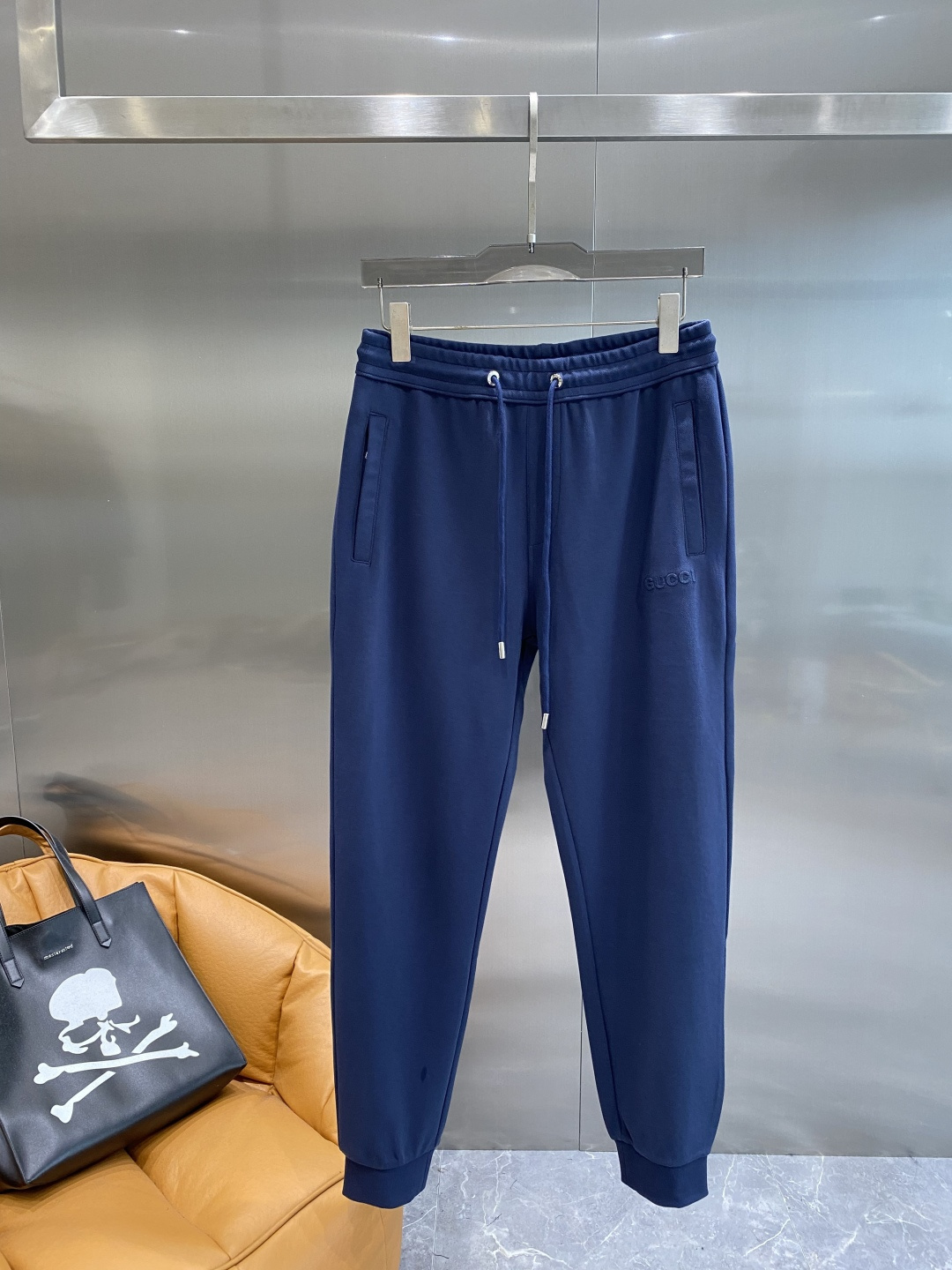 《𝙉𝙚𝙬🤍🖤古家》2025秋冬最新品套装-同步有售，原单狠货休闲时尚套装，上身很有特点！吸睛而有亮点，进