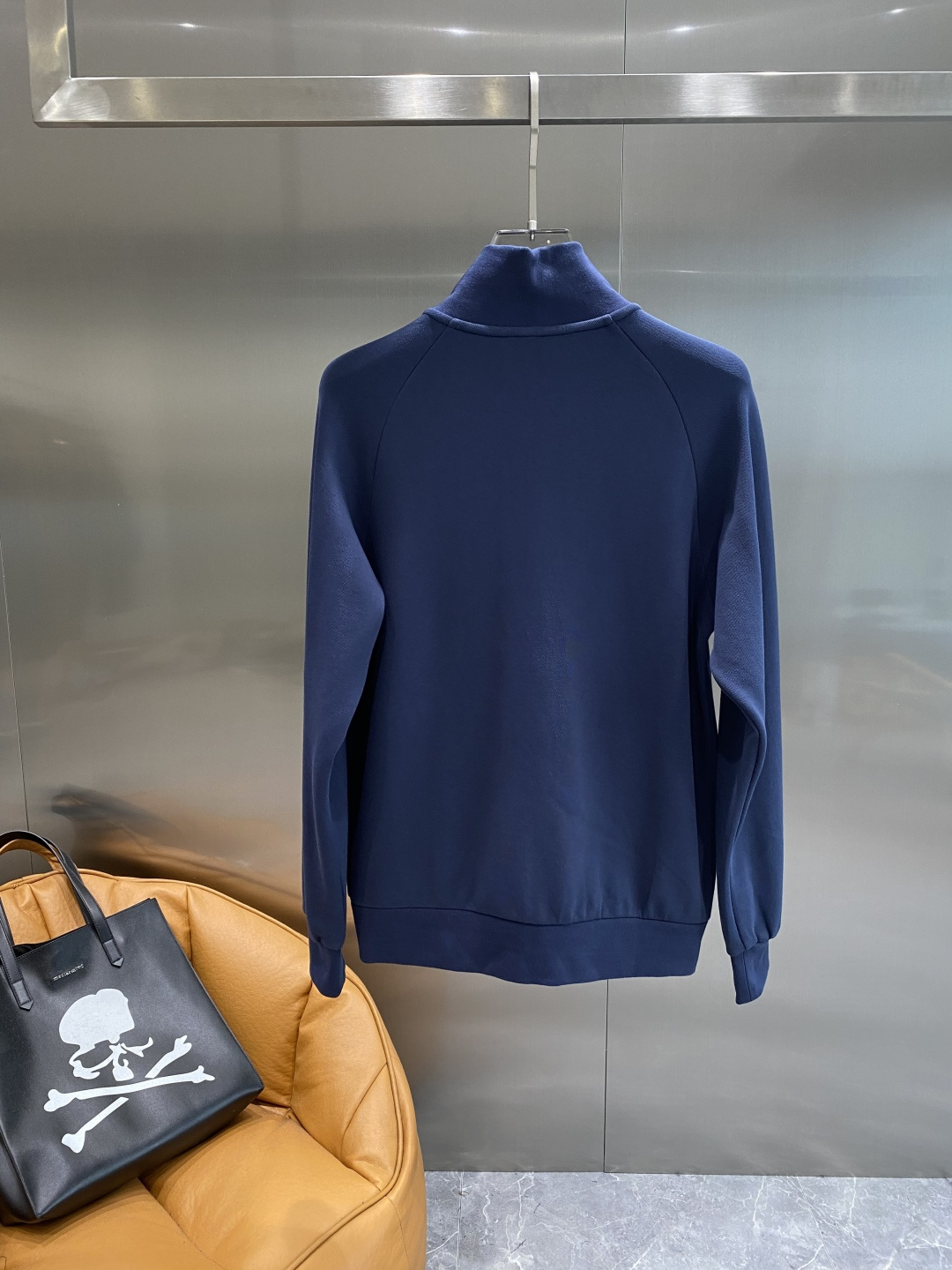 《𝙉𝙚𝙬🤍🖤古家》2025秋冬最新品套装-同步有售，原单狠货休闲时尚套装，上身很有特点！吸睛而有亮点，进