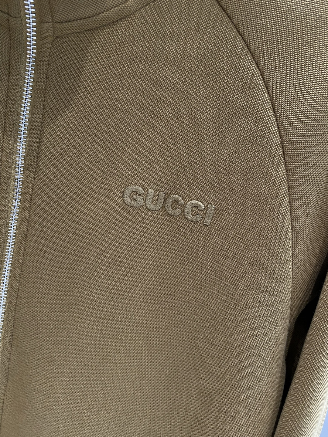 《𝙉𝙚𝙬🤍🖤古家》2025秋冬最新品套装-同步有售，原单狠货休闲时尚套装，上身很有特点！吸睛而有亮点，进