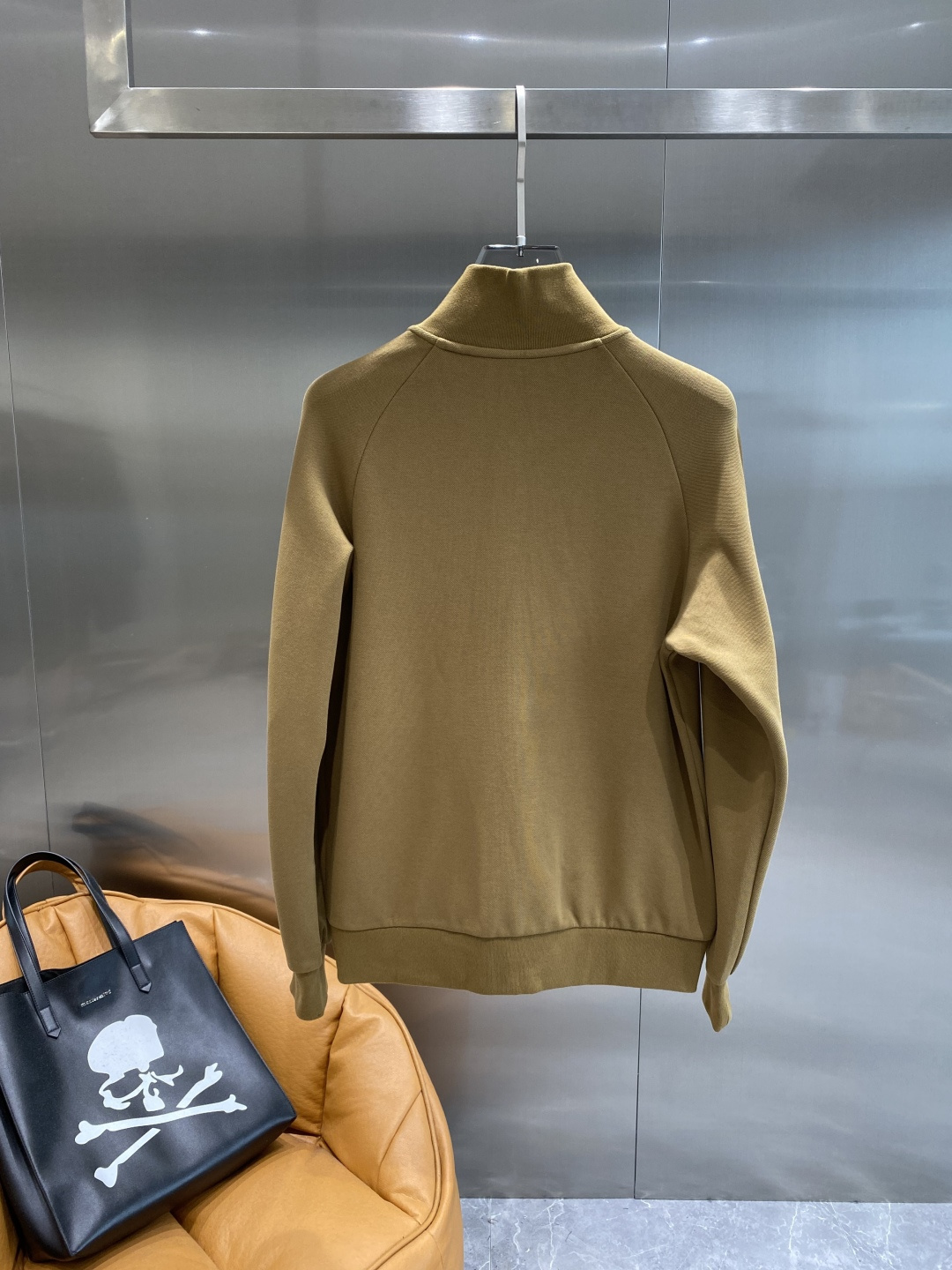 《𝙉𝙚𝙬🤍🖤古家》2025秋冬最新品套装-同步有售，原单狠货休闲时尚套装，上身很有特点！吸睛而有亮点，进