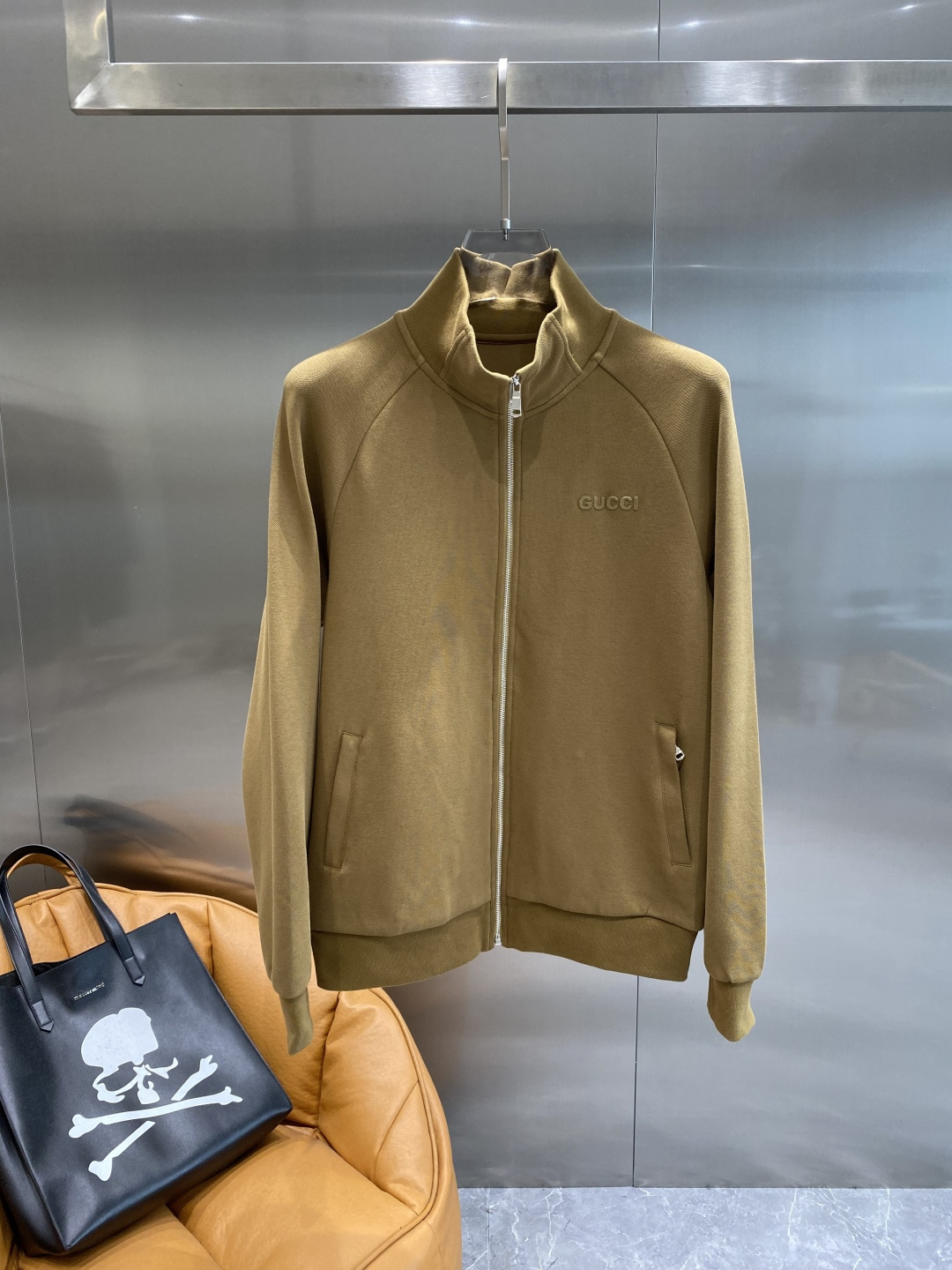 《𝙉𝙚𝙬🤍🖤古家》2025秋冬最新品套装-同步有售，原单狠货休闲时尚套装，上身很有特点！吸睛而有亮点，进