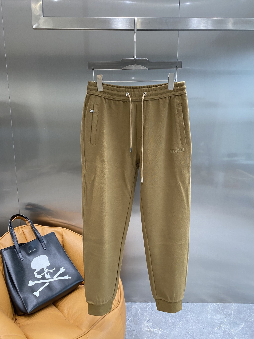 《𝙉𝙚𝙬🤍🖤古家》2025秋冬最新品套装-同步有售，原单狠货休闲时尚套装，上身很有特点！吸睛而有亮点，进