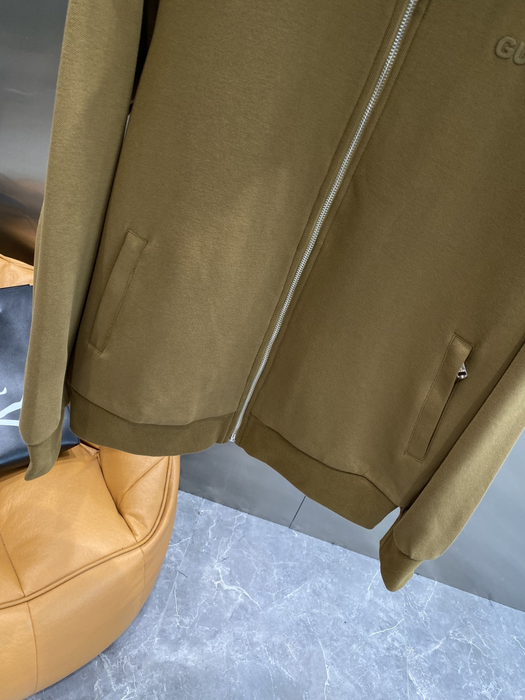 《𝙉𝙚𝙬🤍🖤古家》2025秋冬最新品套装-同步有售，原单狠货休闲时尚套装，上身很有特点！吸睛而有亮点，进