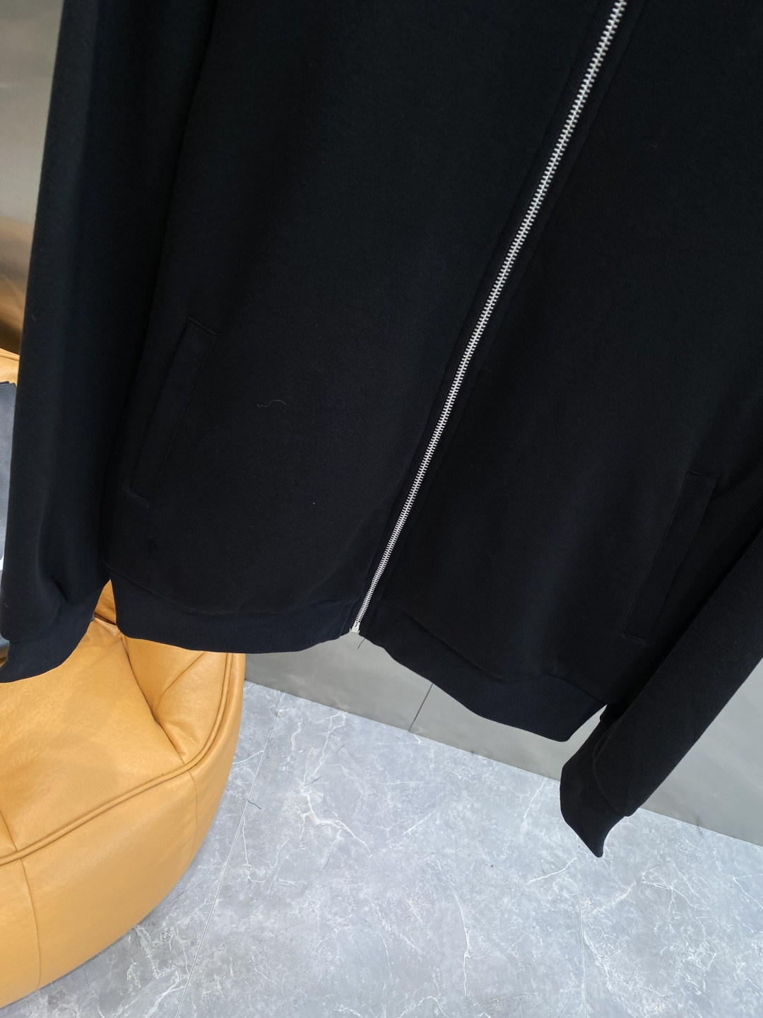 《𝙉𝙚𝙬🤍🖤古家》2025秋冬最新品套装-同步有售，原单狠货休闲时尚套装，上身很有特点！吸睛而有亮点，进