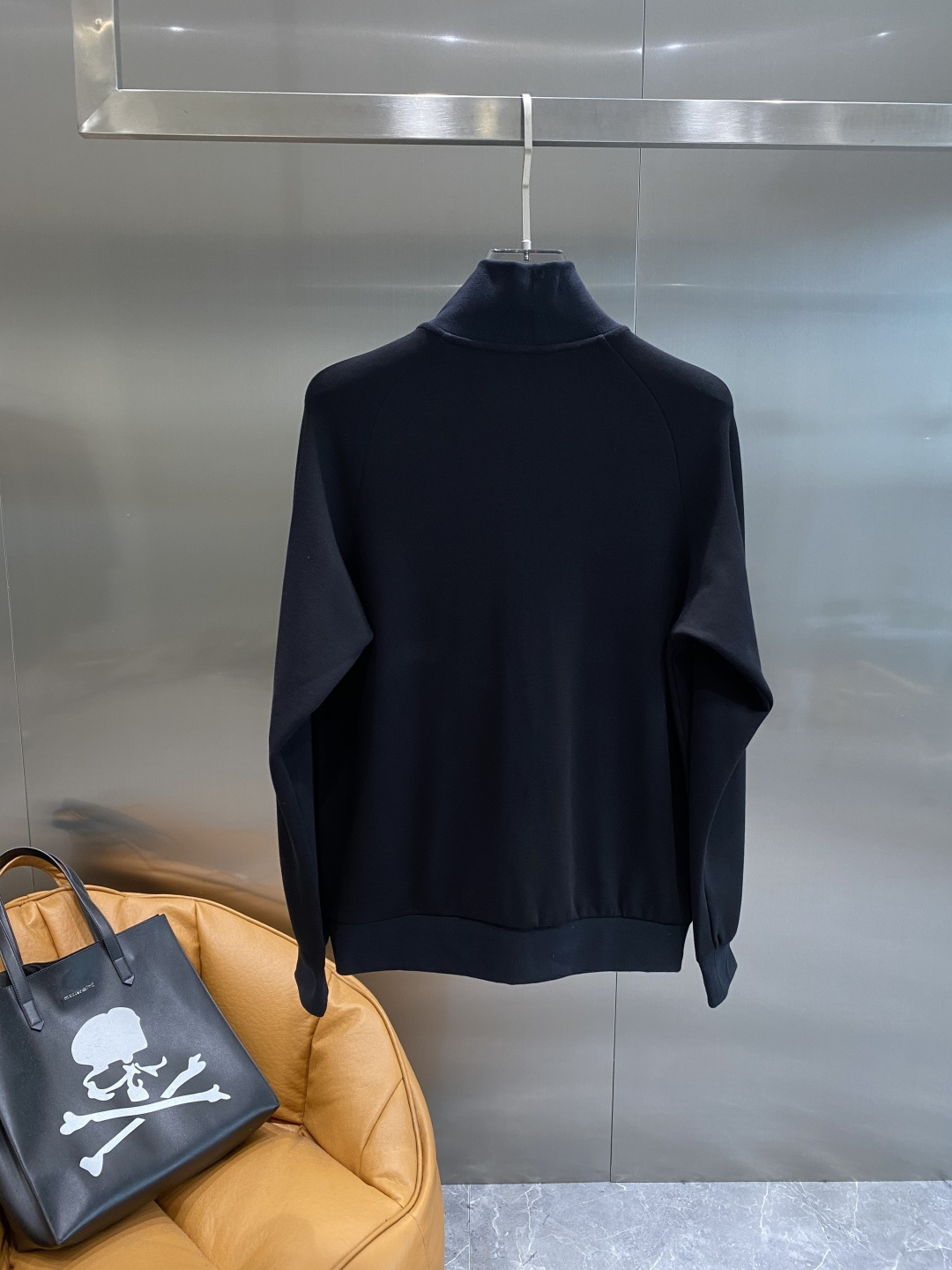 《𝙉𝙚𝙬🤍🖤古家》2025秋冬最新品套装-同步有售，原单狠货休闲时尚套装，上身很有特点！吸睛而有亮点，进