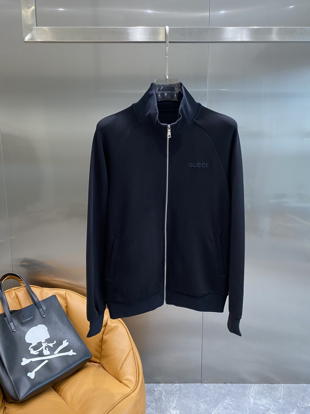 《𝙉𝙚𝙬🤍🖤古家》2025秋冬最新品套装-同步有售，原单狠货休闲时尚套装，上身很有特点！吸睛而有亮点，进