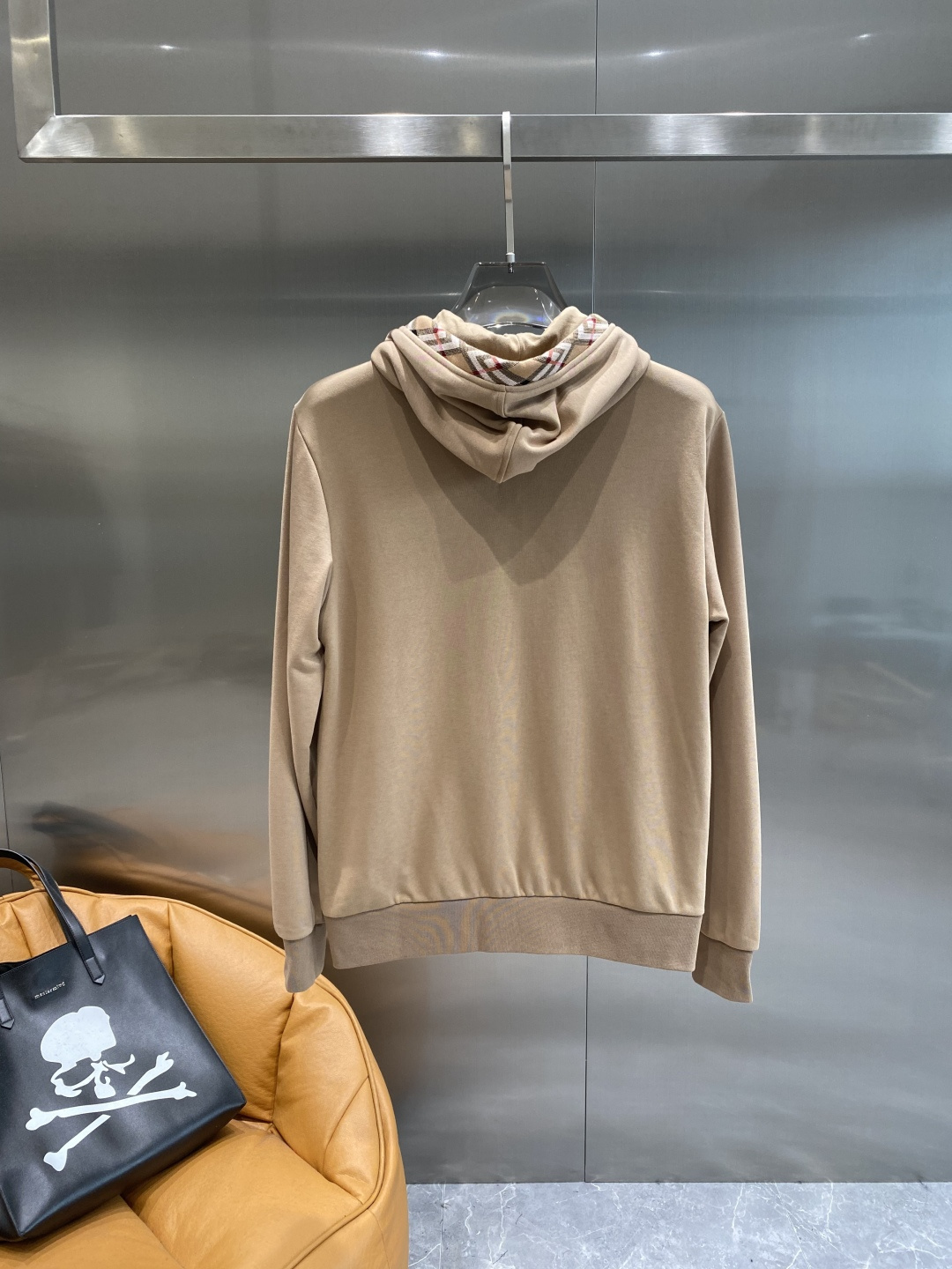 《𝙉𝙚𝙬🤍🖤巴家》2025秋冬最新品套装-同步有售，原单狠货休闲时尚套装，上身很有特点！吸睛而有亮点，进