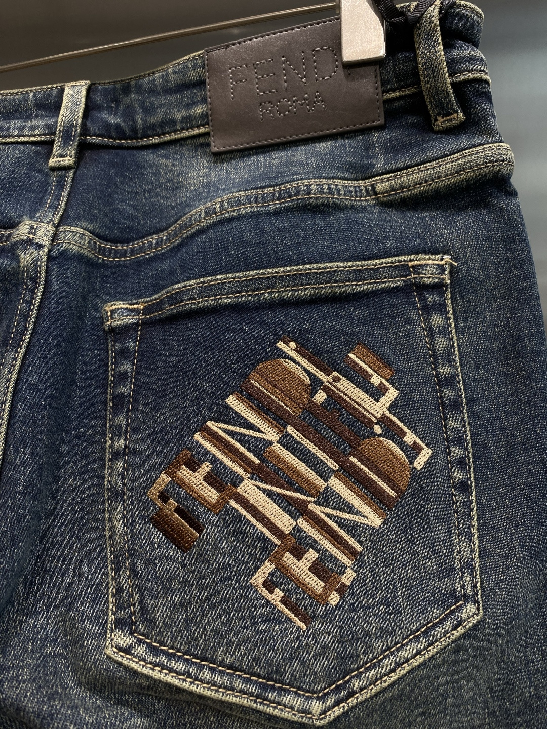 🌾售后✅ 《𝙉𝙚𝙬🖤🤍芬家》2025重工水洗休闲牛仔裤，进口原版水洗弹力面料，舒适有弹性，独特设计，版型