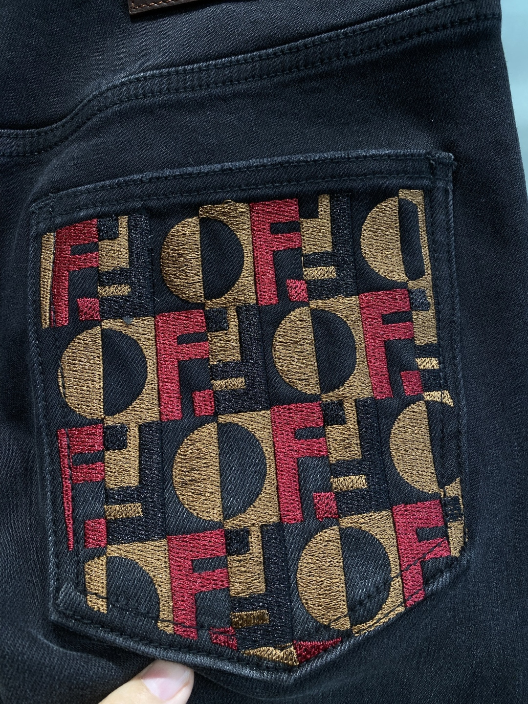 《𝙉𝙚𝙬🖤🤍芬家》2025重工水洗休闲牛仔裤，进口原版水洗弹力面料，舒适有弹性，独特设计，版型超正，舒适