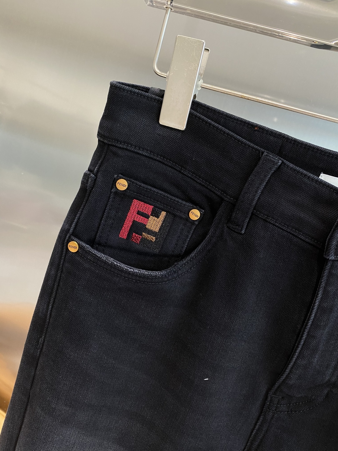 《𝙉𝙚𝙬🖤🤍芬家》2025重工水洗休闲牛仔裤，进口原版水洗弹力面料，舒适有弹性，独特设计，版型超正，舒适