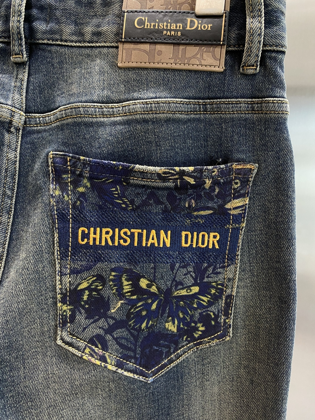 《𝙉𝙚𝙬🖤🤍迪家》2025重工水洗休闲牛仔裤，进口原版水洗弹力面料，舒适有弹性，独特设计，版型超正，舒适