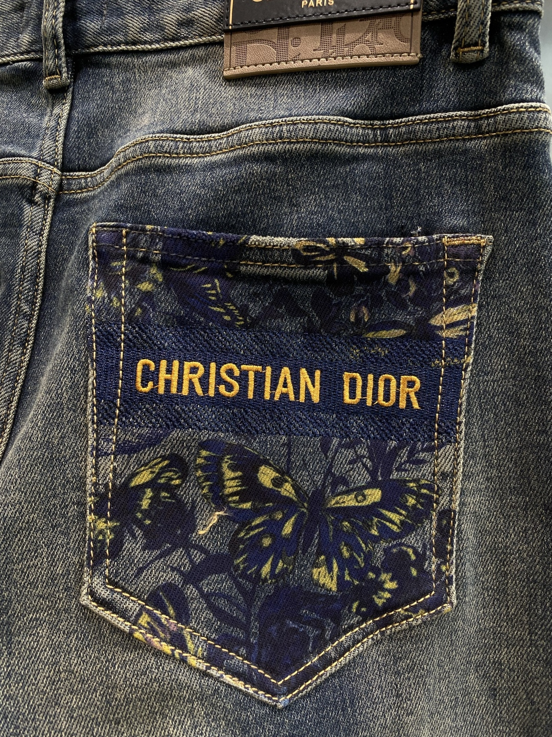 《𝙉𝙚𝙬🖤🤍迪家》2025重工水洗休闲牛仔裤，进口原版水洗弹力面料，舒适有弹性，独特设计，版型超正，舒适