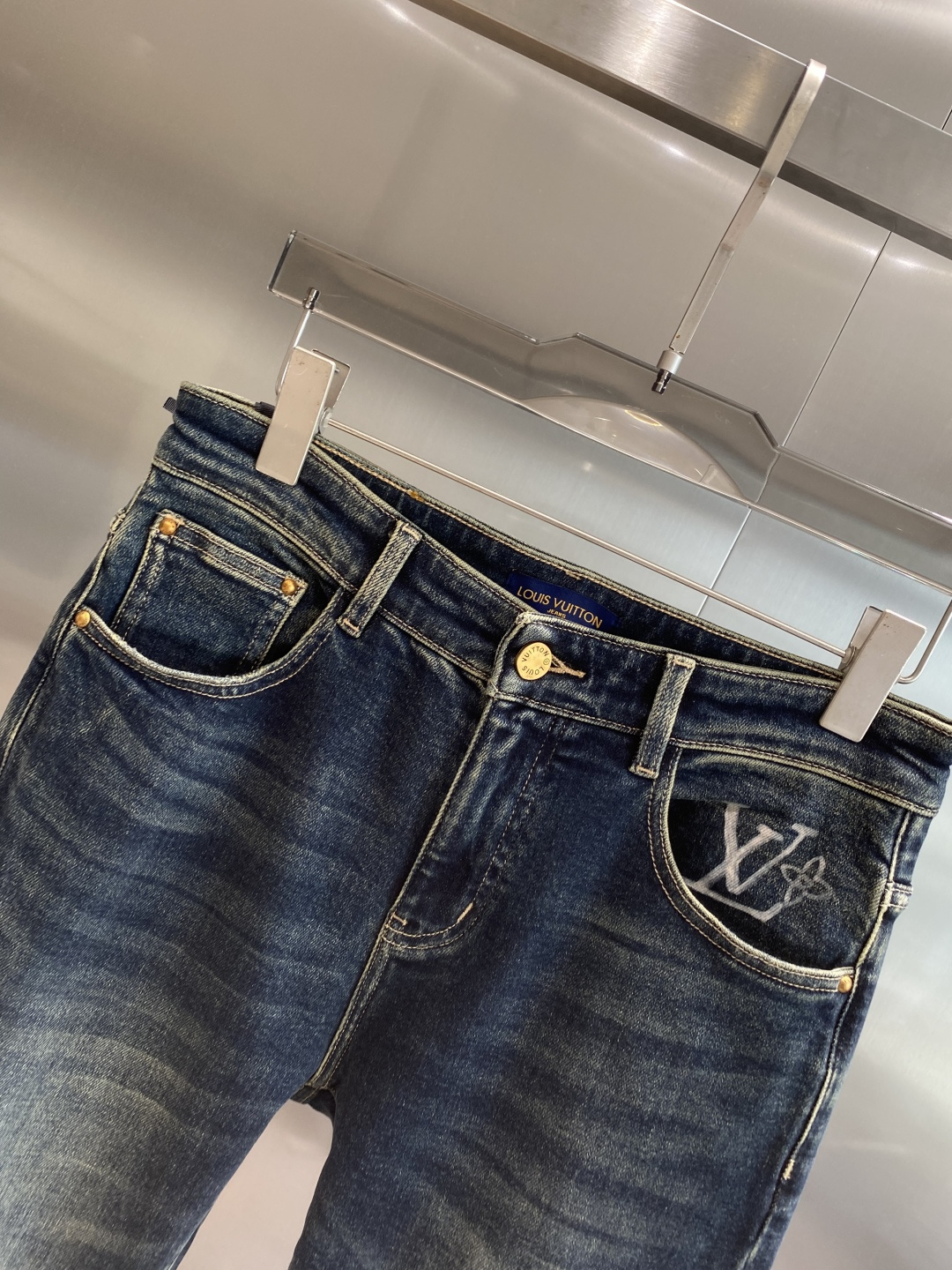 🌾售后✅ 《𝙉𝙚𝙬🤍🖤驴家》2025秋冬新款牛仔裤 干净利落剪裁，都市风十足 采用精纺纯棉面料手感软糯干