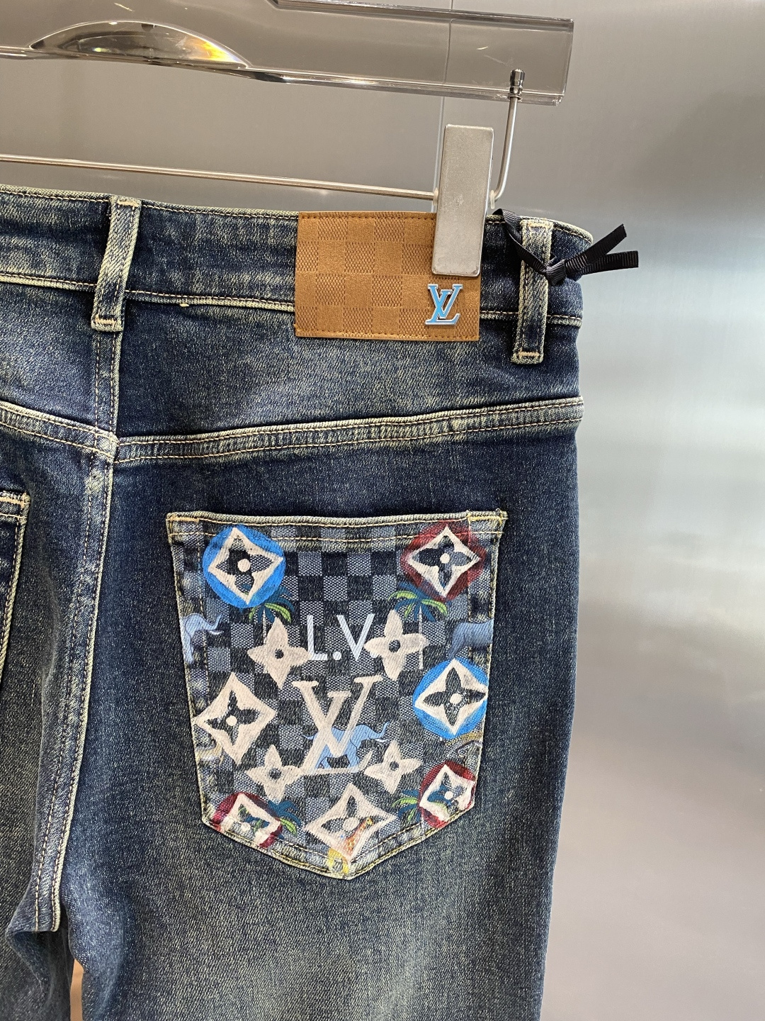 🌾售后✅ 《𝙉𝙚𝙬🤍🖤驴家》2025秋冬新款牛仔裤 干净利落剪裁，都市风十足 采用精纺纯棉面料手感软糯干