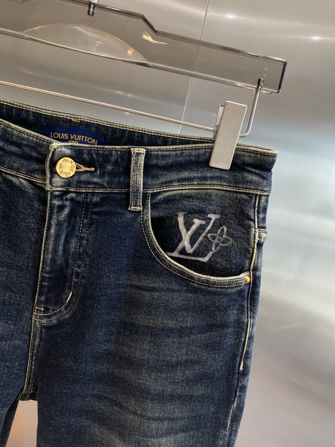 🌾售后✅ 《𝙉𝙚𝙬🤍🖤驴家》2025秋冬新款牛仔裤 干净利落剪裁，都市风十足 采用精纺纯棉面料手感软糯干