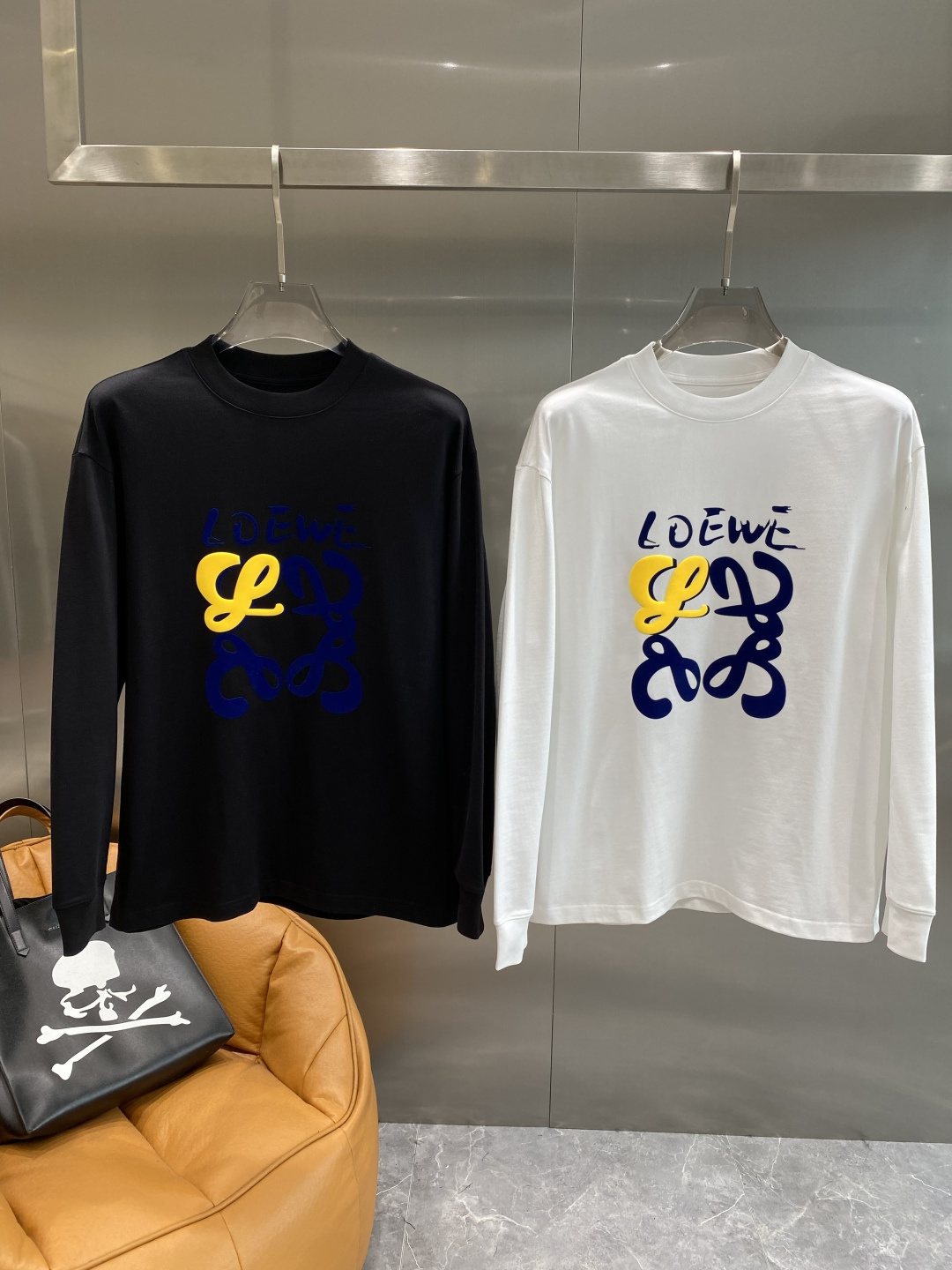 《𝙉𝙚𝙬🤍🖤罗家》2025秋冬专柜新款 时尚休闲打底衫长袖T恤，精选进口高密度双面拉架棉面料，精致原版l