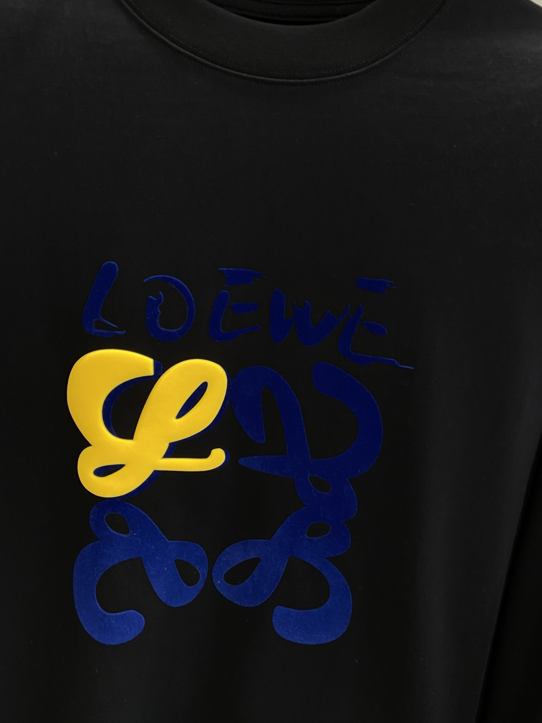 《𝙉𝙚𝙬🤍🖤罗家》2025秋冬专柜新款 时尚休闲打底衫长袖T恤，精选进口高密度双面拉架棉面料，精致原版l