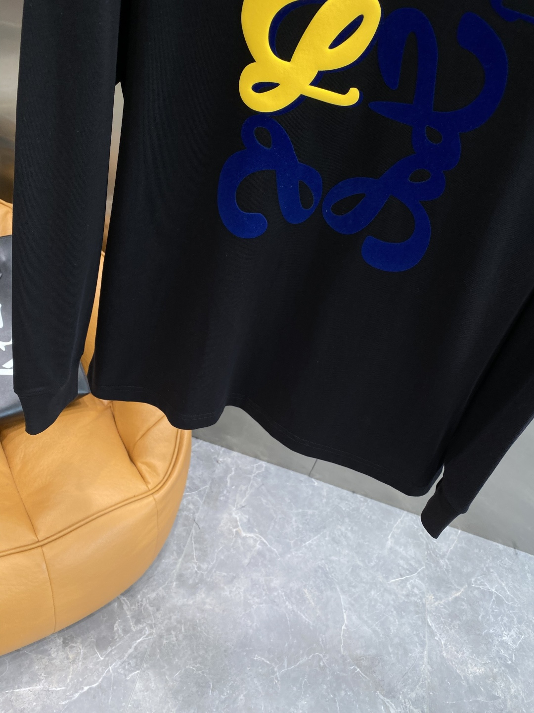 《𝙉𝙚𝙬🤍🖤罗家》2025秋冬专柜新款 时尚休闲打底衫长袖T恤，精选进口高密度双面拉架棉面料，精致原版l