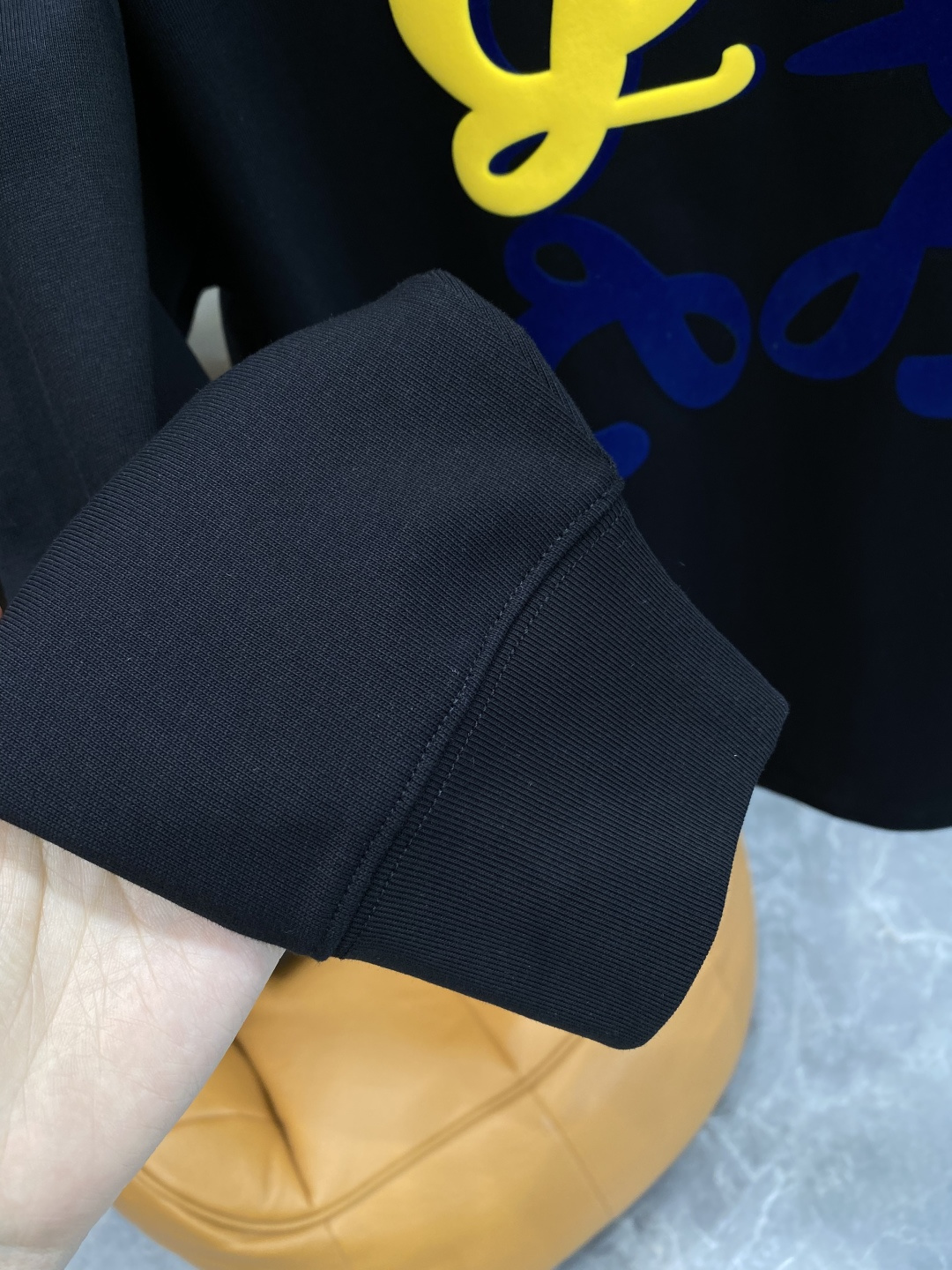 《𝙉𝙚𝙬🤍🖤罗家》2025秋冬专柜新款 时尚休闲打底衫长袖T恤，精选进口高密度双面拉架棉面料，精致原版l