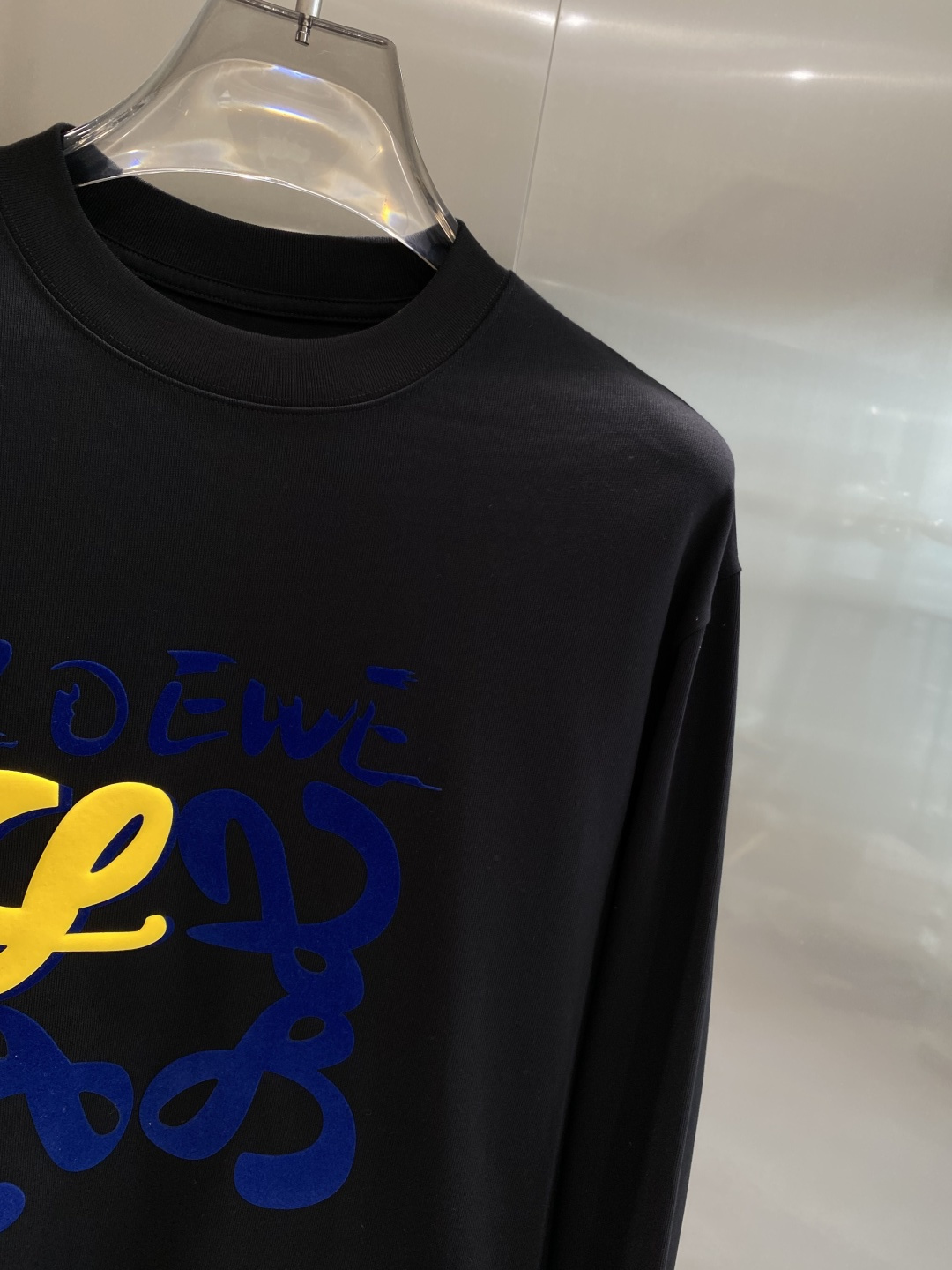 《𝙉𝙚𝙬🤍🖤罗家》2025秋冬专柜新款 时尚休闲打底衫长袖T恤，精选进口高密度双面拉架棉面料，精致原版l