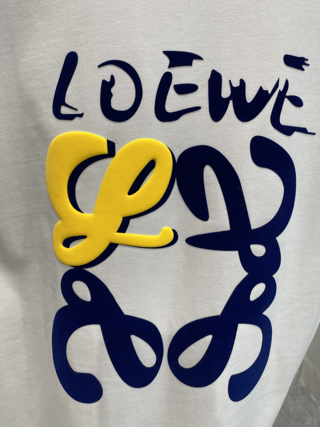 《𝙉𝙚𝙬🤍🖤罗家》2025秋冬专柜新款 时尚休闲打底衫长袖T恤，精选进口高密度双面拉架棉面料，精致原版l