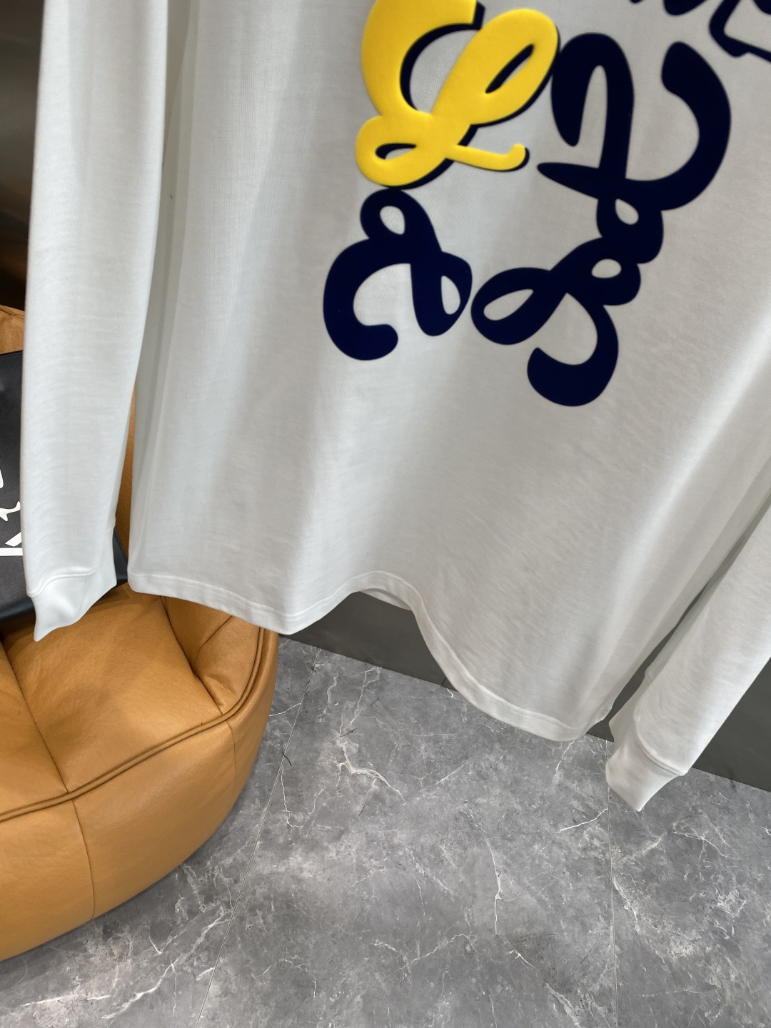 《𝙉𝙚𝙬🤍🖤罗家》2025秋冬专柜新款 时尚休闲打底衫长袖T恤，精选进口高密度双面拉架棉面料，精致原版l