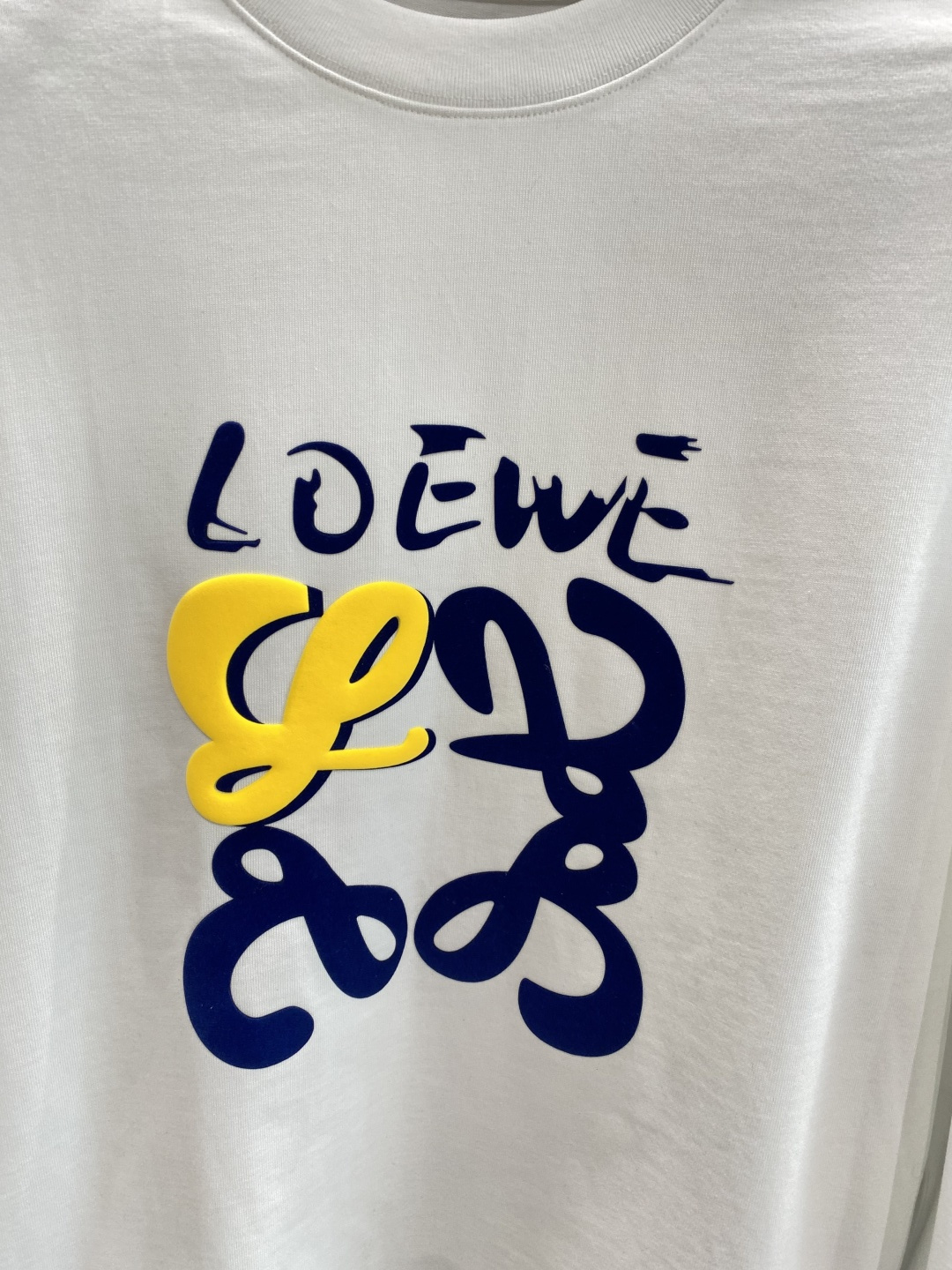 《𝙉𝙚𝙬🤍🖤罗家》2025秋冬专柜新款 时尚休闲打底衫长袖T恤，精选进口高密度双面拉架棉面料，精致原版l