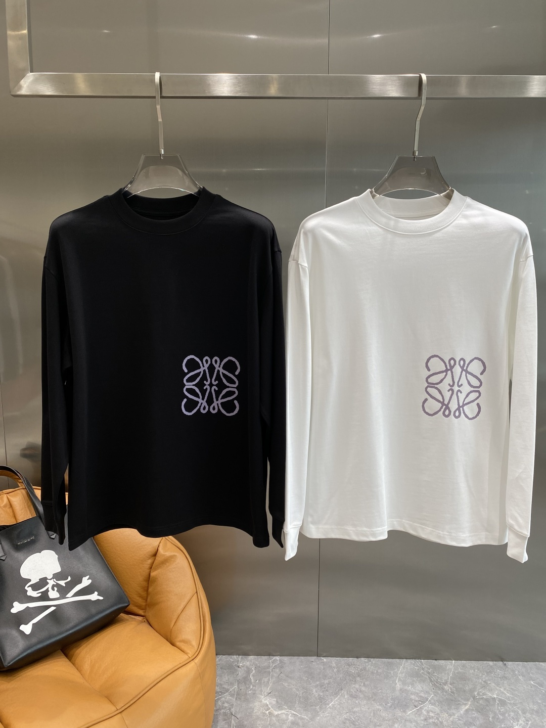 《𝙉𝙚𝙬🤍🖤罗家》2025秋冬专柜新款 时尚休闲打底衫长袖T恤，精选进口高密度双面拉架棉面料，精致原版l