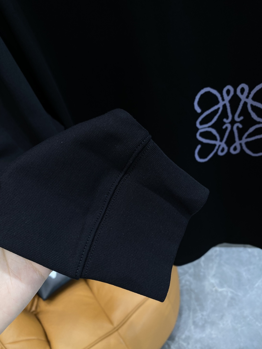 《𝙉𝙚𝙬🤍🖤罗家》2025秋冬专柜新款 时尚休闲打底衫长袖T恤，精选进口高密度双面拉架棉面料，精致原版l