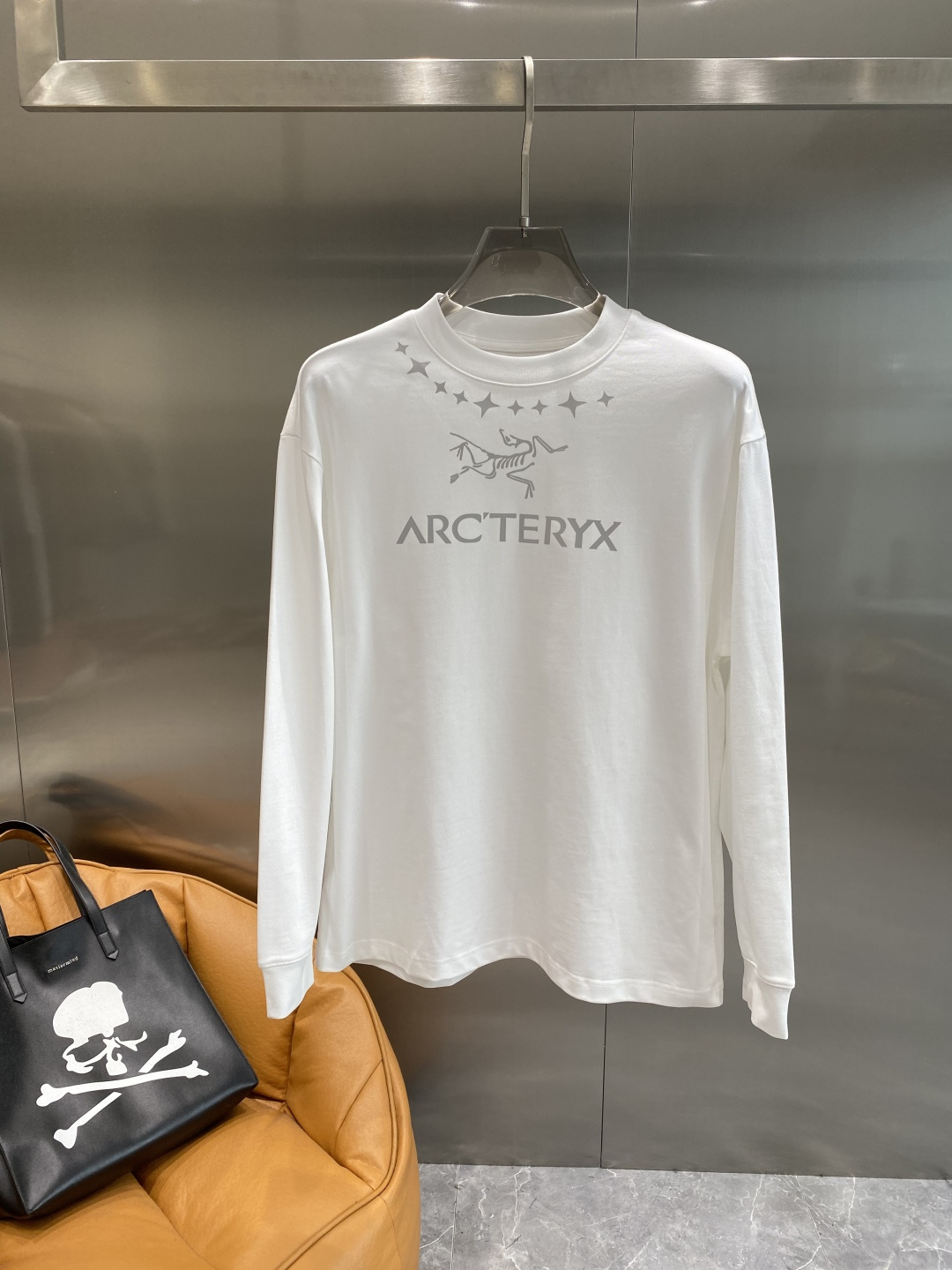 《𝙉𝙚𝙬🤍🖤鸟家》2025秋冬专柜新款 时尚休闲打底衫长袖T恤，精选进口高密度双面拉架棉面料，精致原版l